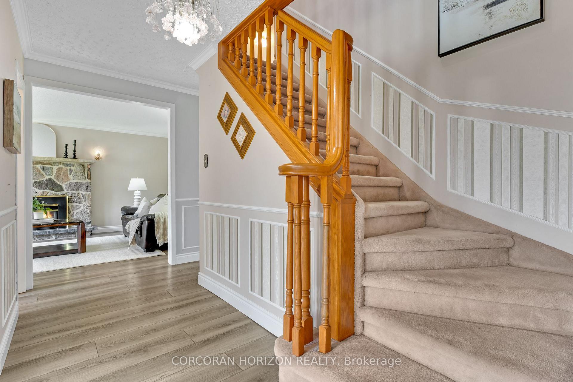 Photo 3 of 8 Blue Spruce Court, Kitchener, Forest Heights — HOMEH