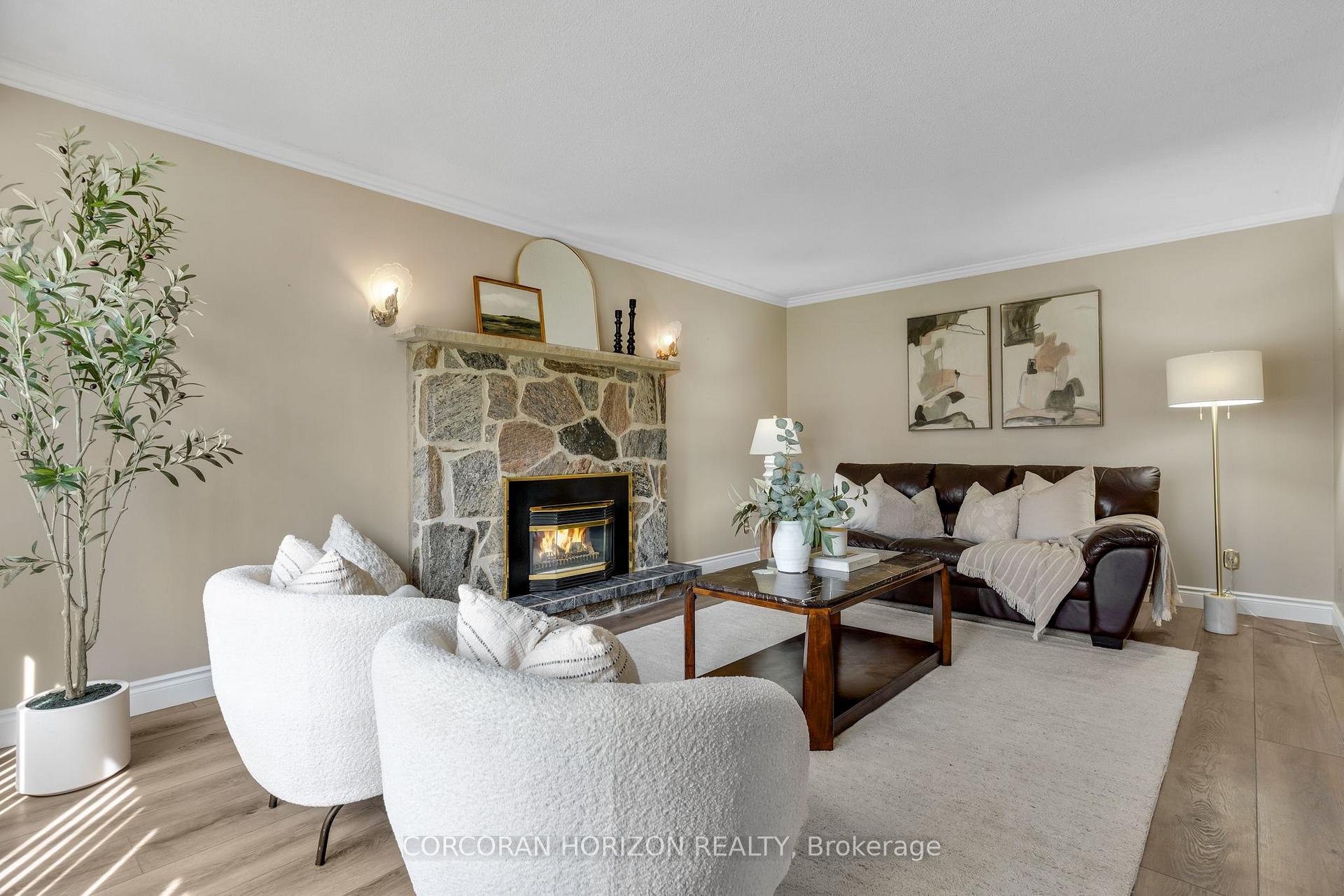Photo 5 of 8 Blue Spruce Court, Kitchener, Forest Heights — HOMEH