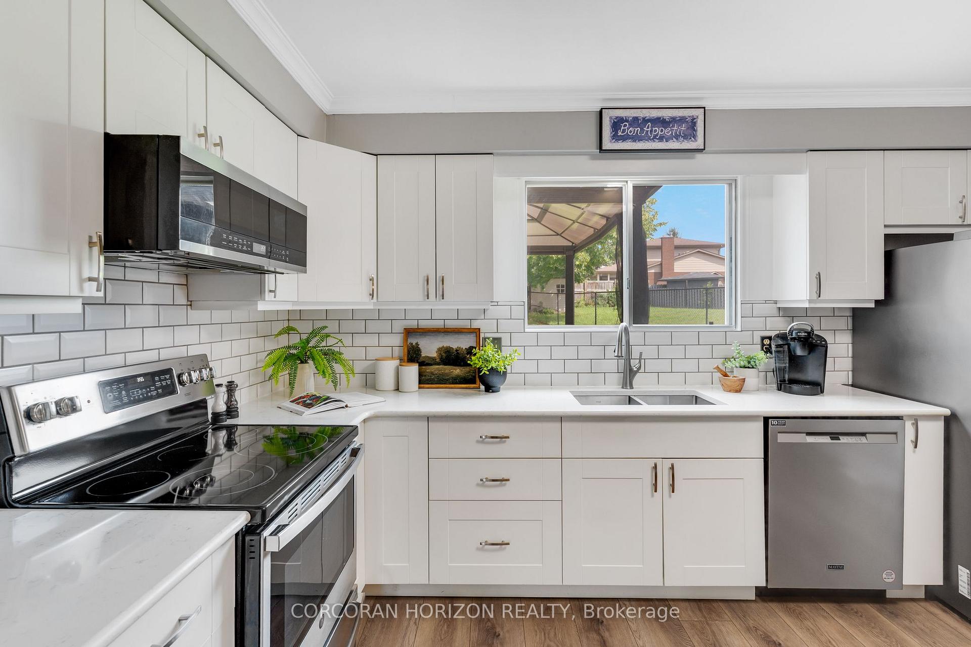Photo 13 of 8 Blue Spruce Court, Kitchener, Forest Heights — HOMEH
