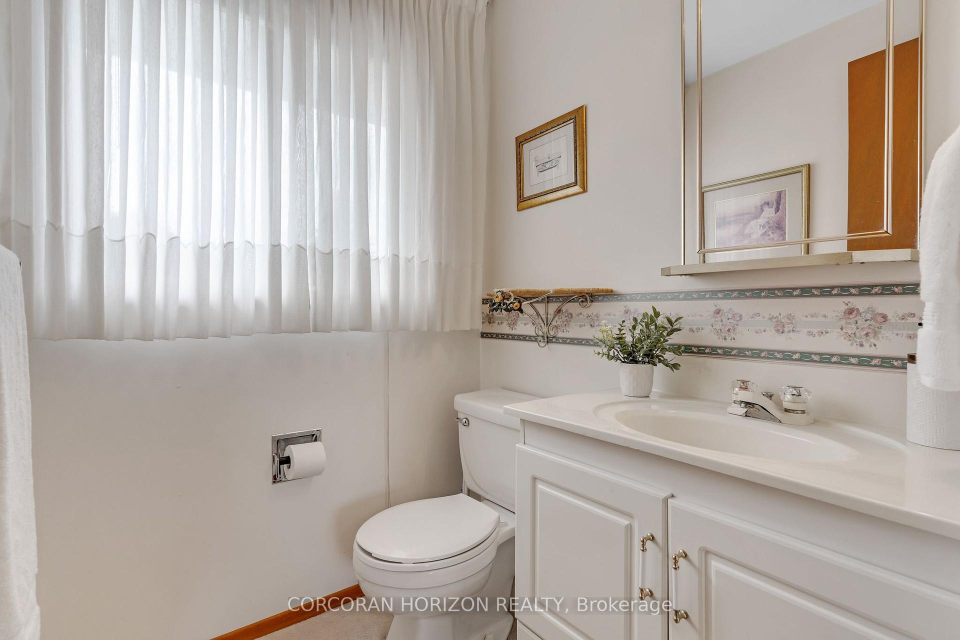 Photo 23 of 8 Blue Spruce Court, Kitchener, Forest Heights — HOMEH