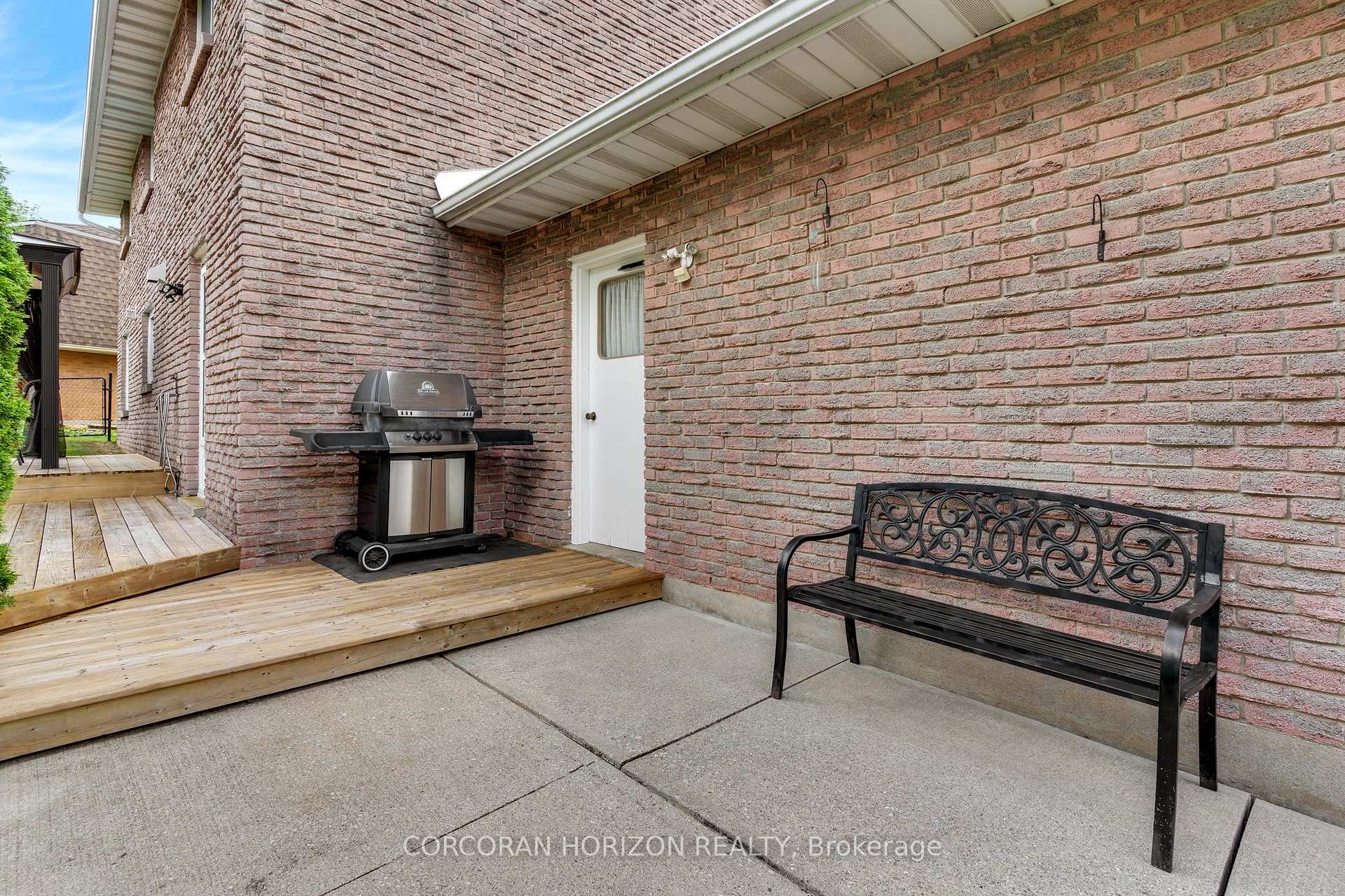 Photo 33 of 8 Blue Spruce Court, Kitchener, Forest Heights — HOMEH