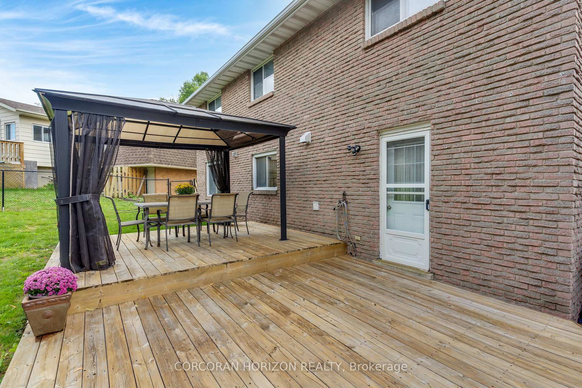 Photo 34 of 8 Blue Spruce Court, Kitchener, Forest Heights — HOMEH