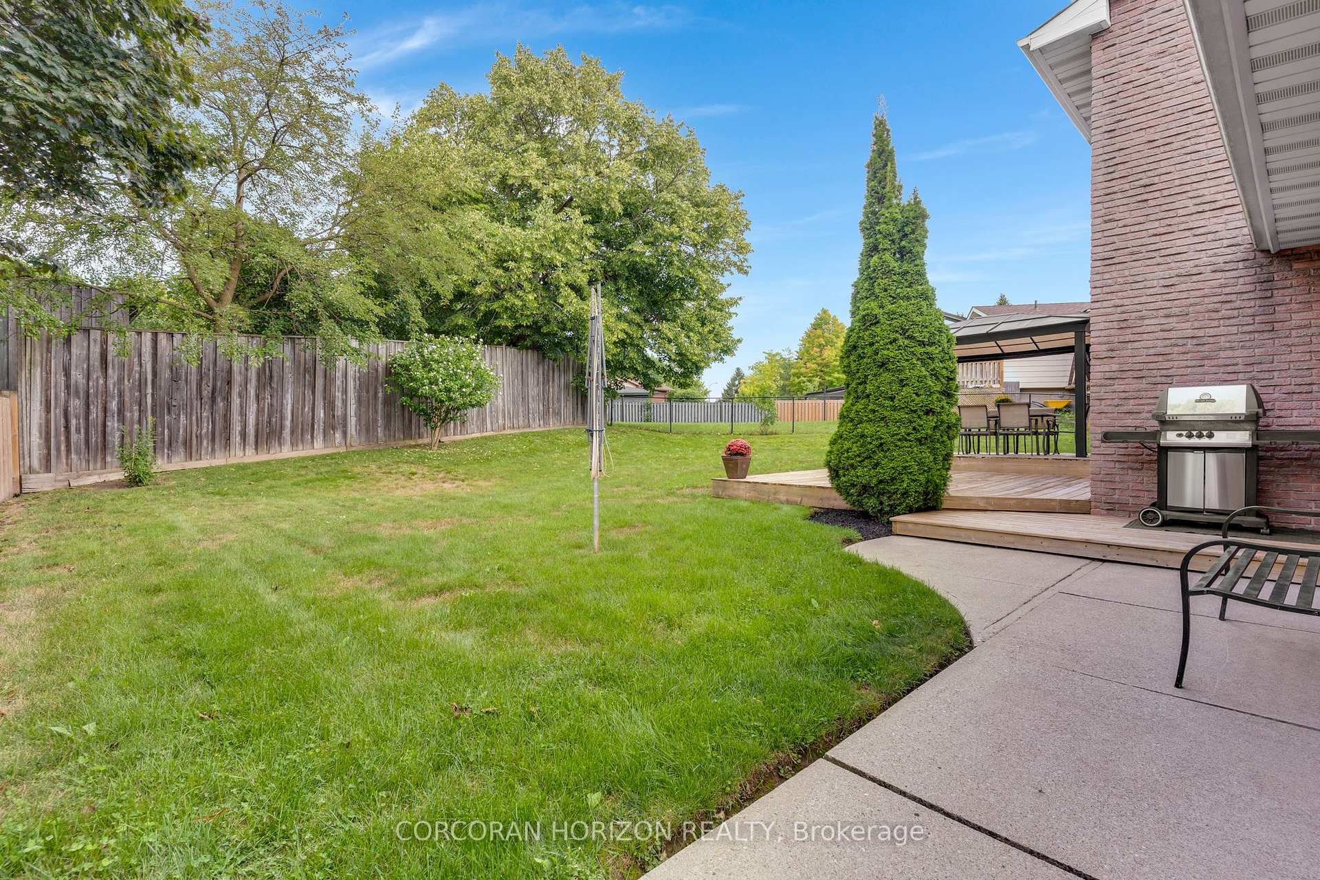 Photo 36 of 8 Blue Spruce Court, Kitchener, Forest Heights — HOMEH