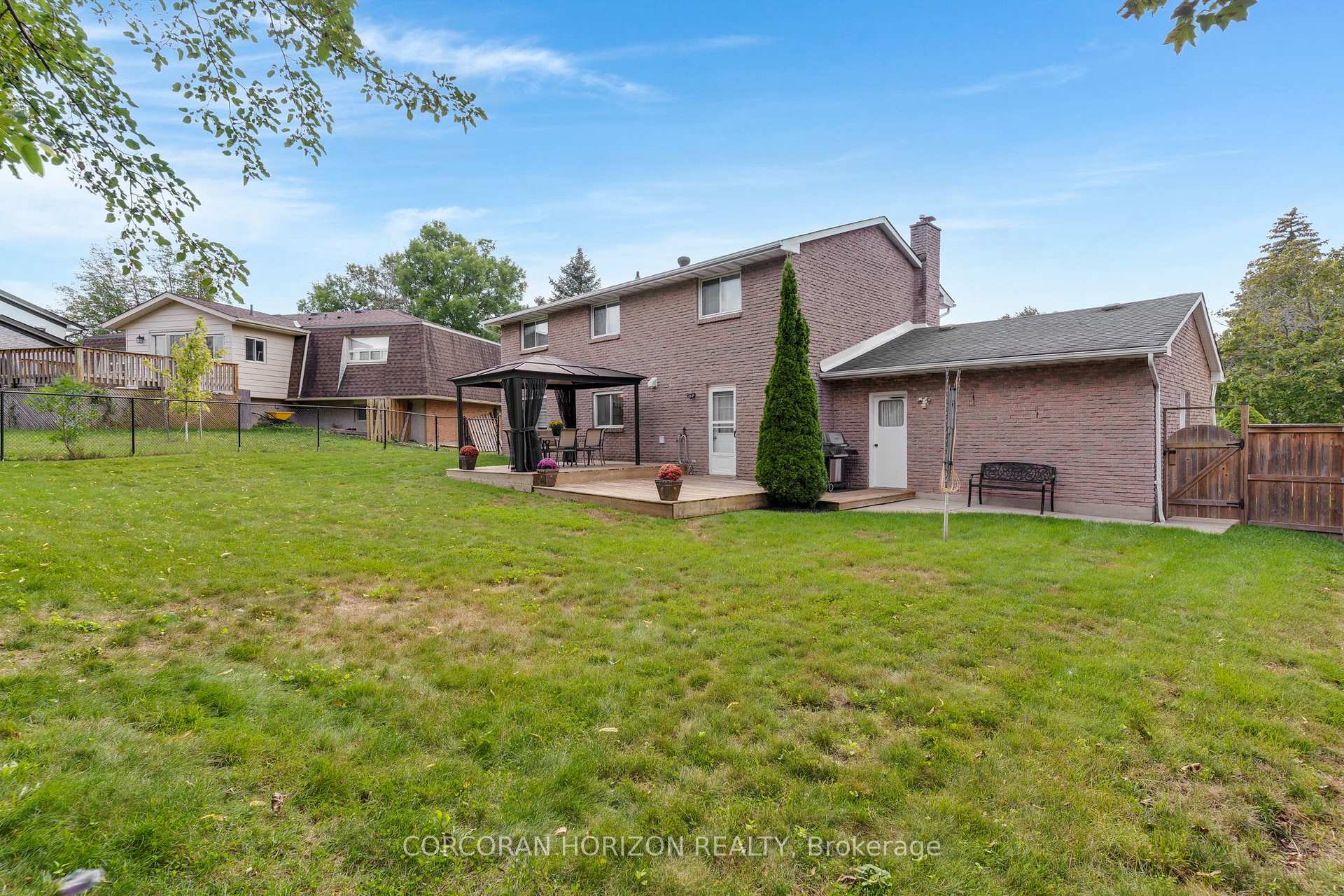 Photo 37 of 8 Blue Spruce Court, Kitchener, Forest Heights — HOMEH