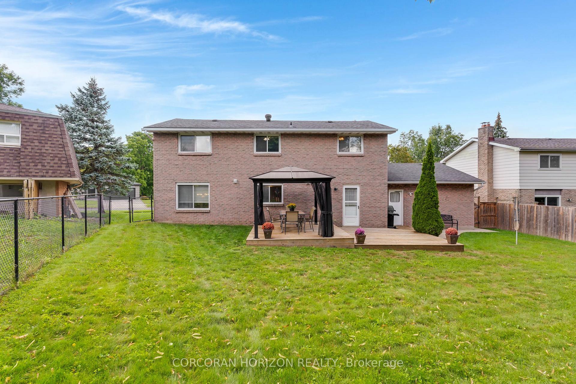 Photo 38 of 8 Blue Spruce Court, Kitchener, Forest Heights — HOMEH