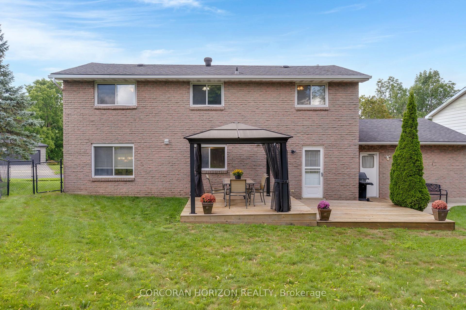Photo 39 of 8 Blue Spruce Court, Kitchener, Forest Heights — HOMEH