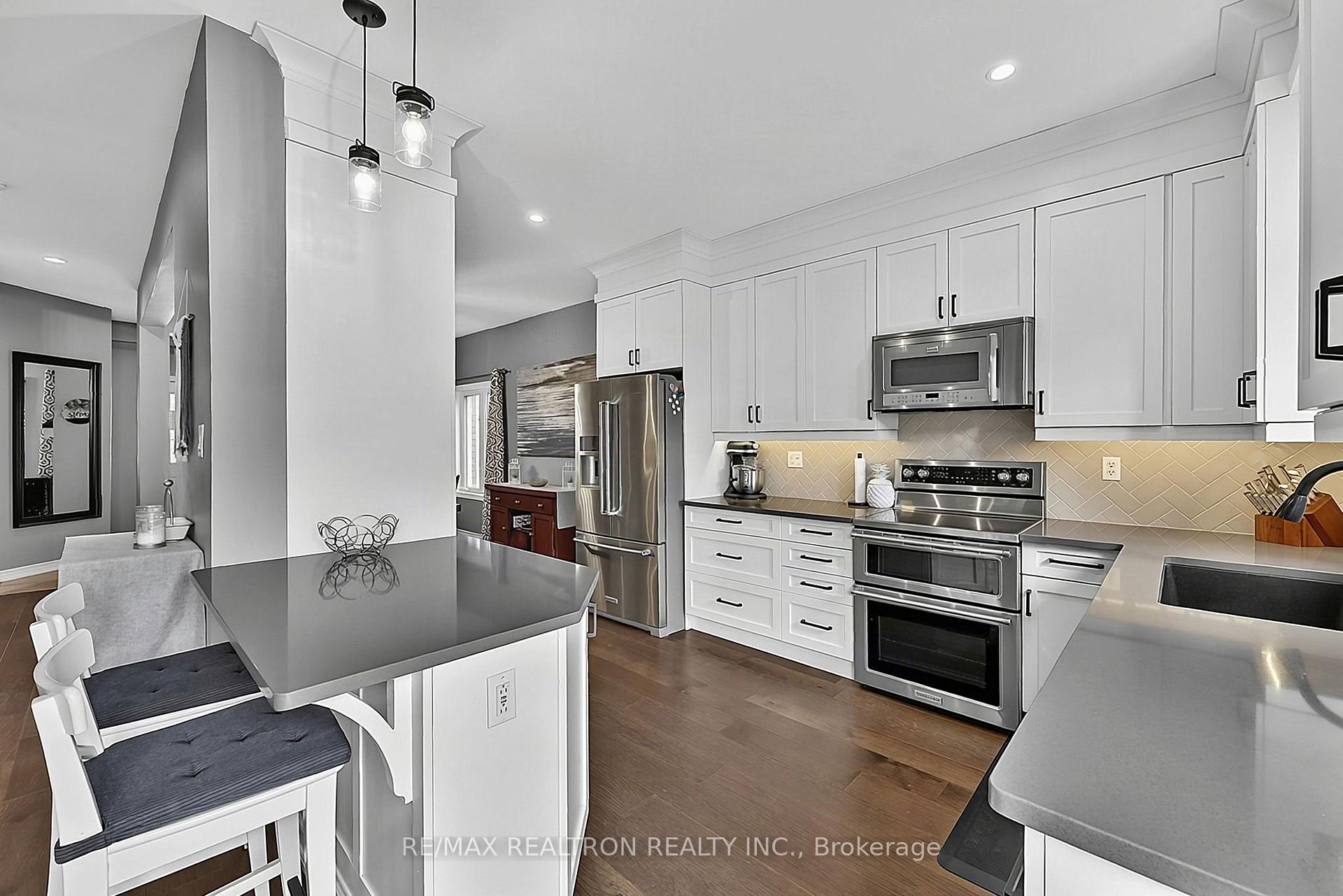 Photo 7 of 11 Tudor Crescent, Barrie, Innis-Shore — HOMEH