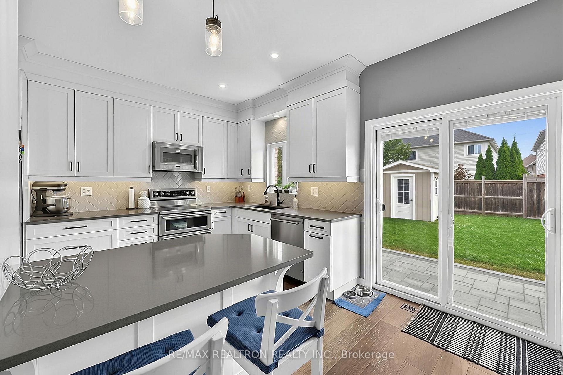 Photo 8 of 11 Tudor Crescent, Barrie, Innis-Shore — HOMEH