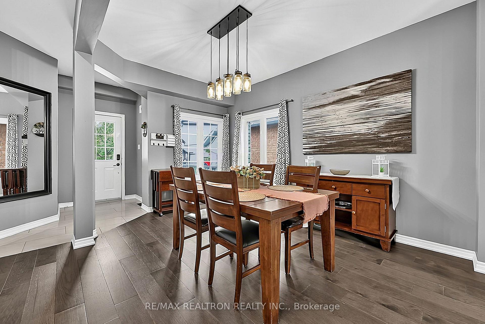 Photo 13 of 11 Tudor Crescent, Barrie, Innis-Shore — HOMEH