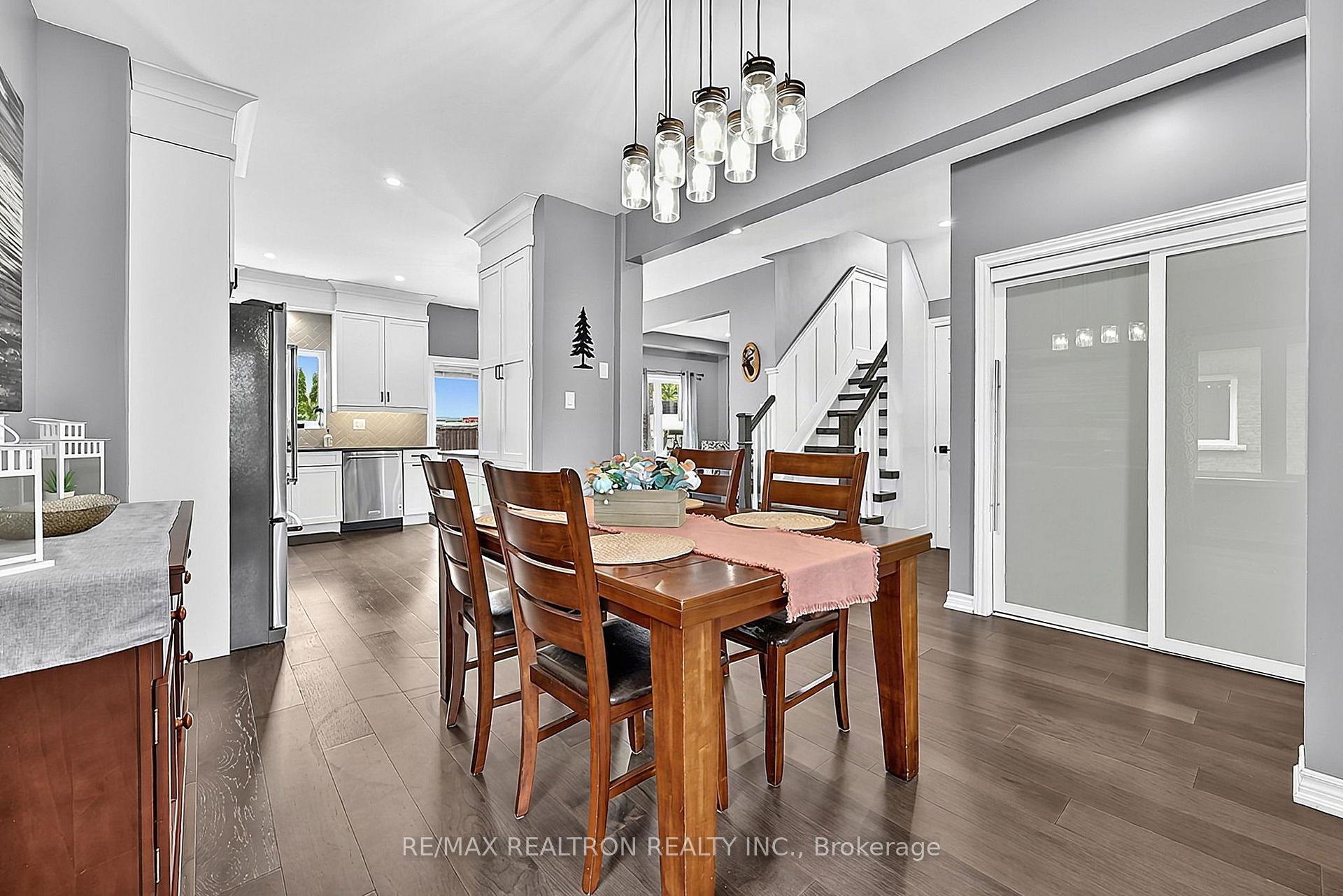 Photo 15 of 11 Tudor Crescent, Barrie, Innis-Shore — HOMEH
