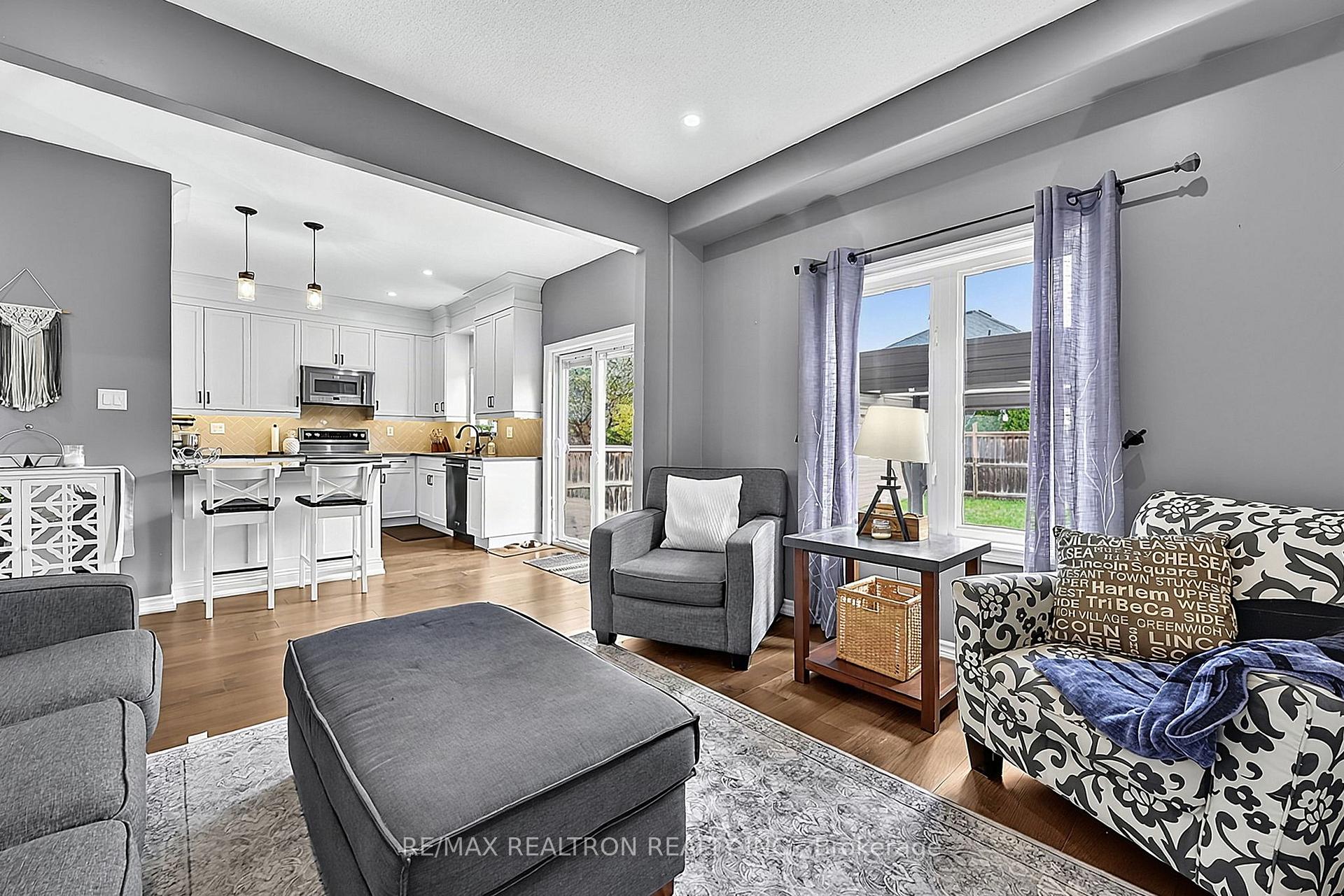 Photo 18 of 11 Tudor Crescent, Barrie, Innis-Shore — HOMEH