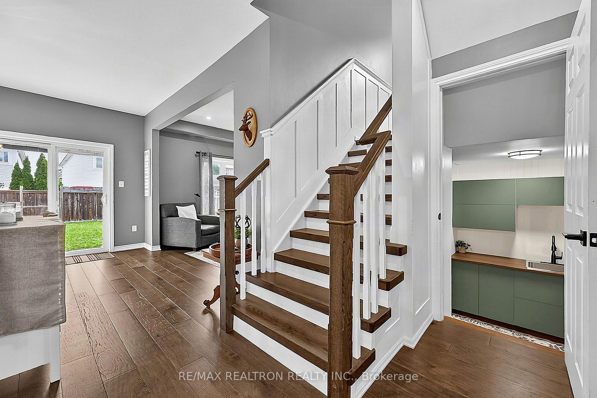 Photo 20 of 11 Tudor Crescent, Barrie, Innis-Shore — HOMEH