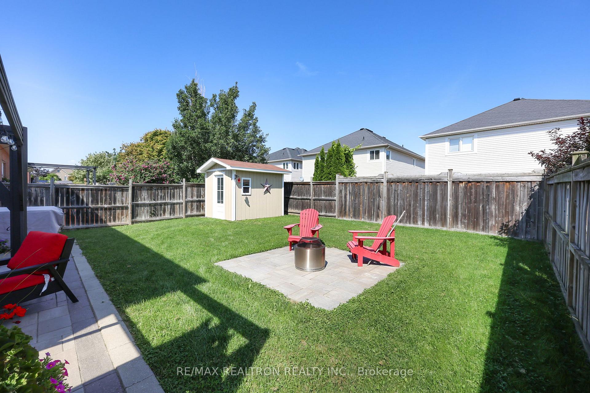 Photo 40 of 11 Tudor Crescent, Barrie, Innis-Shore — HOMEH