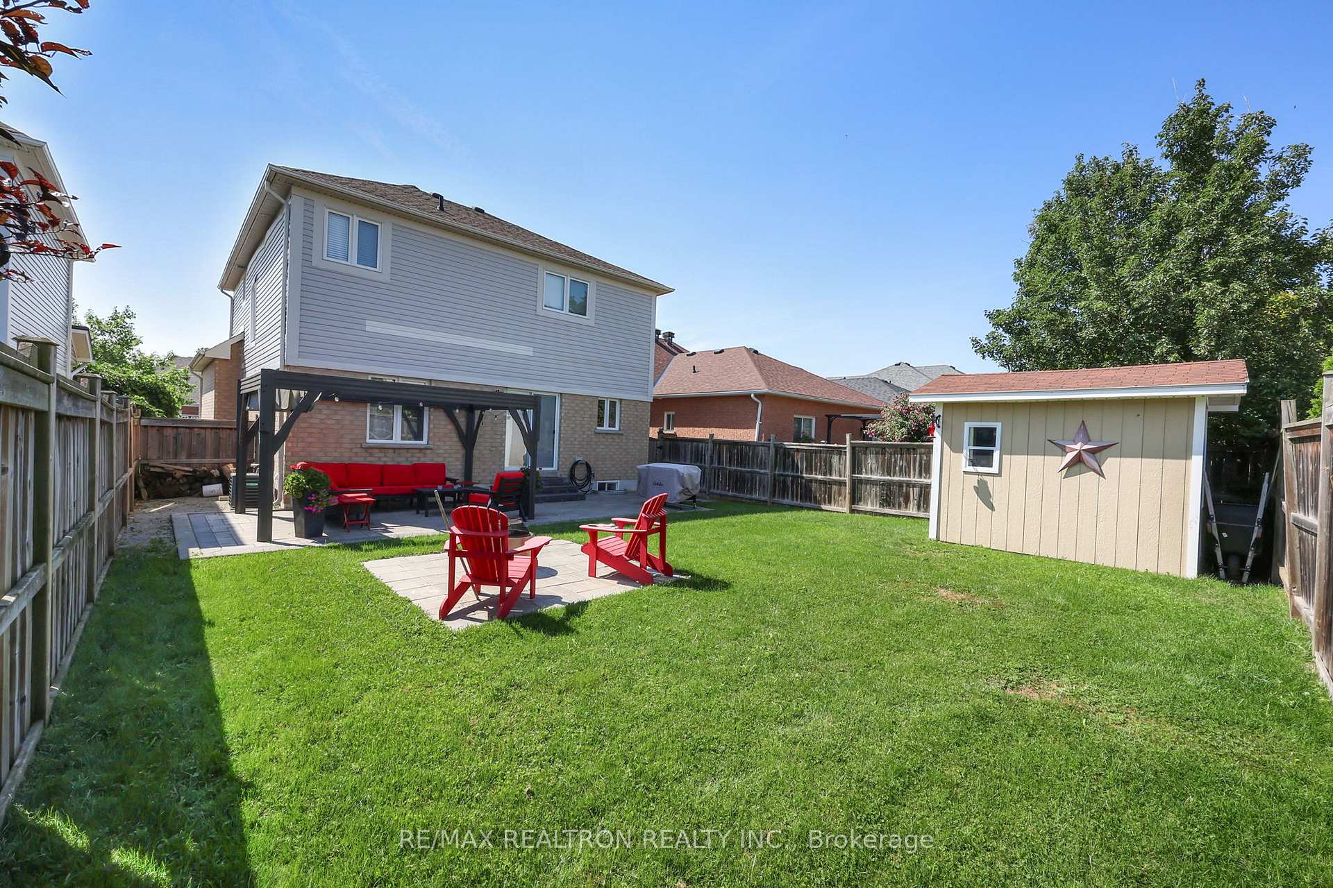 Photo 41 of 11 Tudor Crescent, Barrie, Innis-Shore — HOMEH