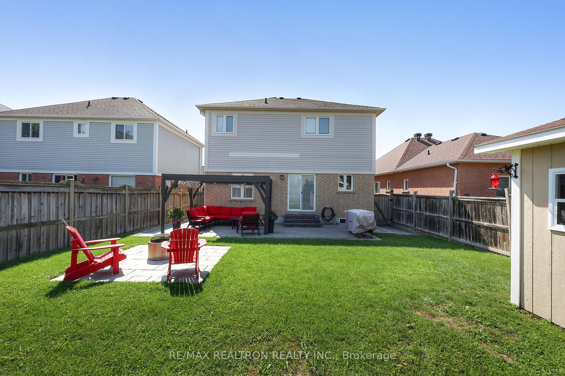 Photo 42 of 11 Tudor Crescent, Barrie, Innis-Shore — HOMEH