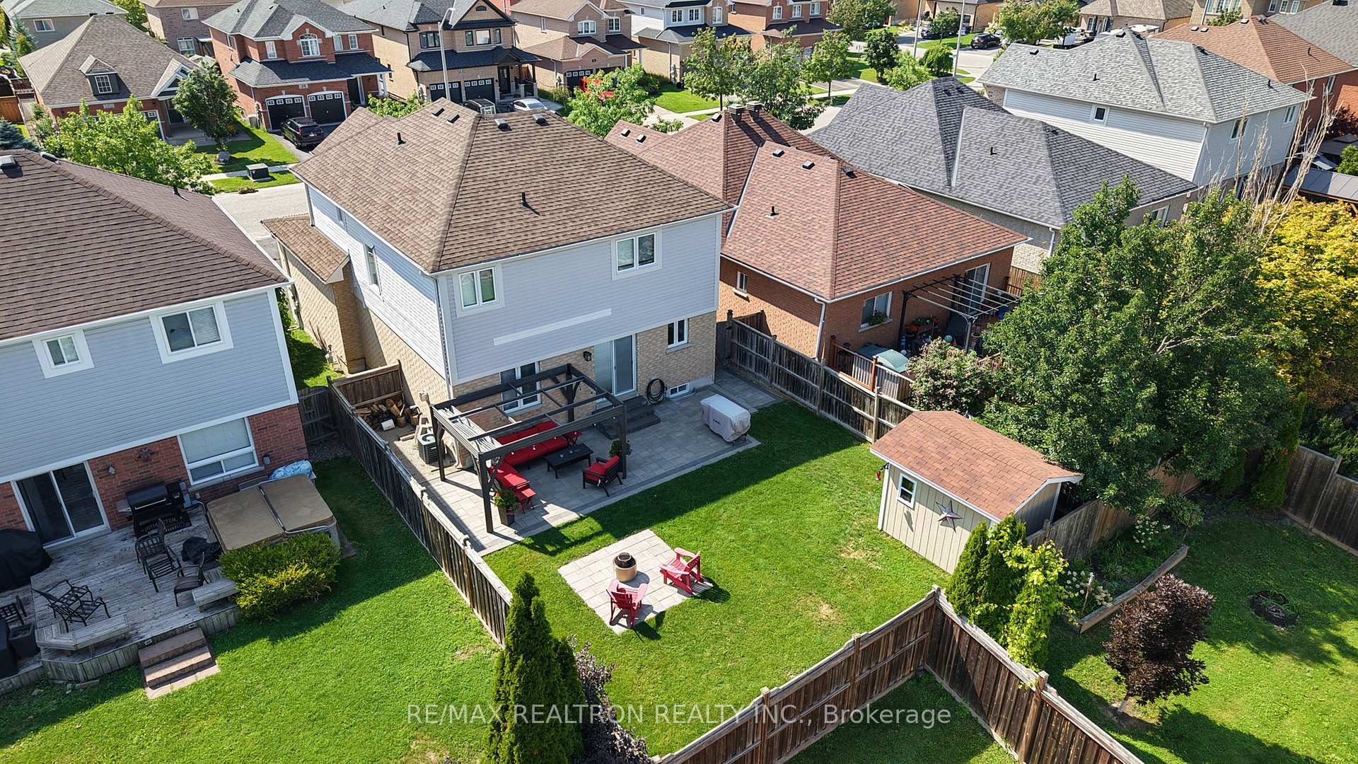 Photo 46 of 11 Tudor Crescent, Barrie, Innis-Shore — HOMEH