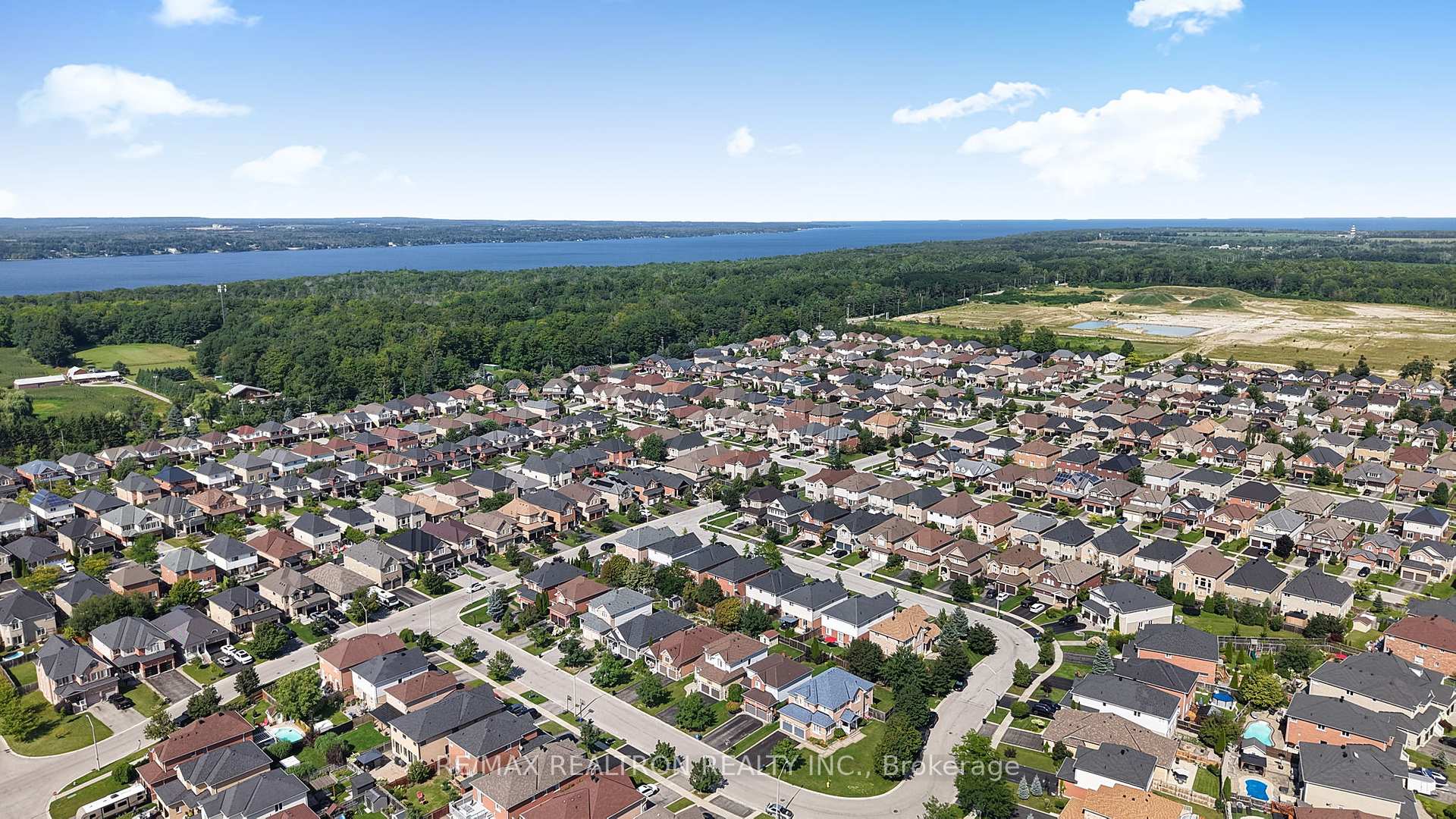 Photo 48 of 11 Tudor Crescent, Barrie, Innis-Shore — HOMEH