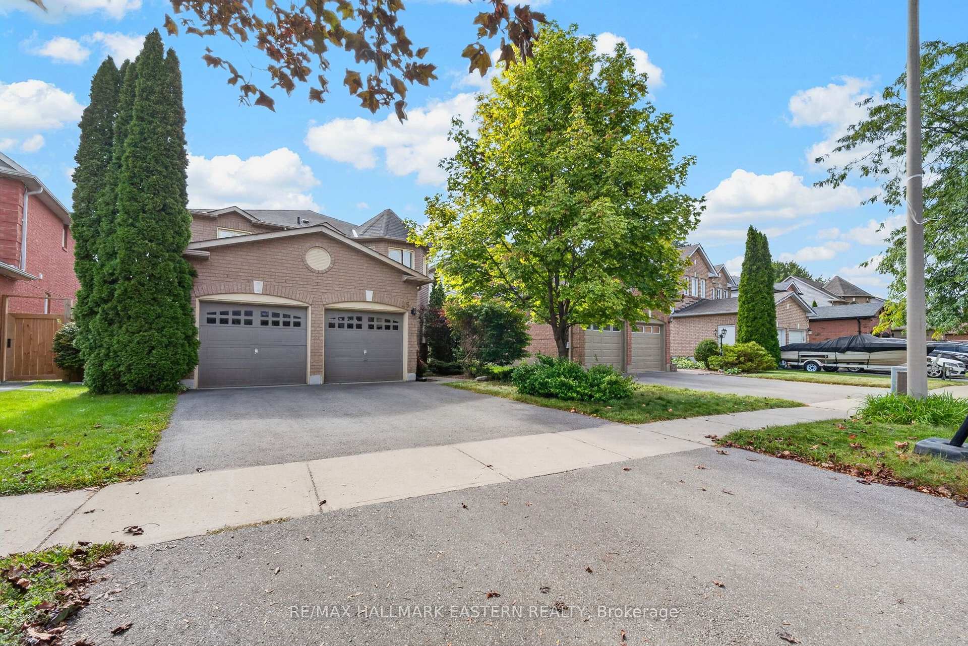 Photo 2 of 25 Edgerton Drive, Clarington, Bowmanville — HOMEH