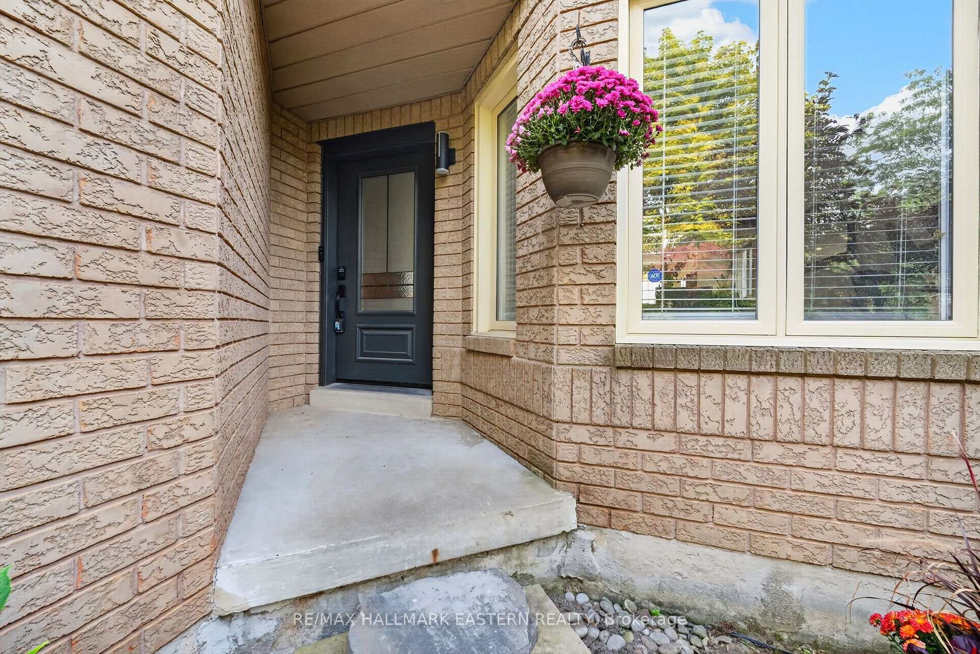 Photo 4 of 25 Edgerton Drive, Clarington, Bowmanville — HOMEH