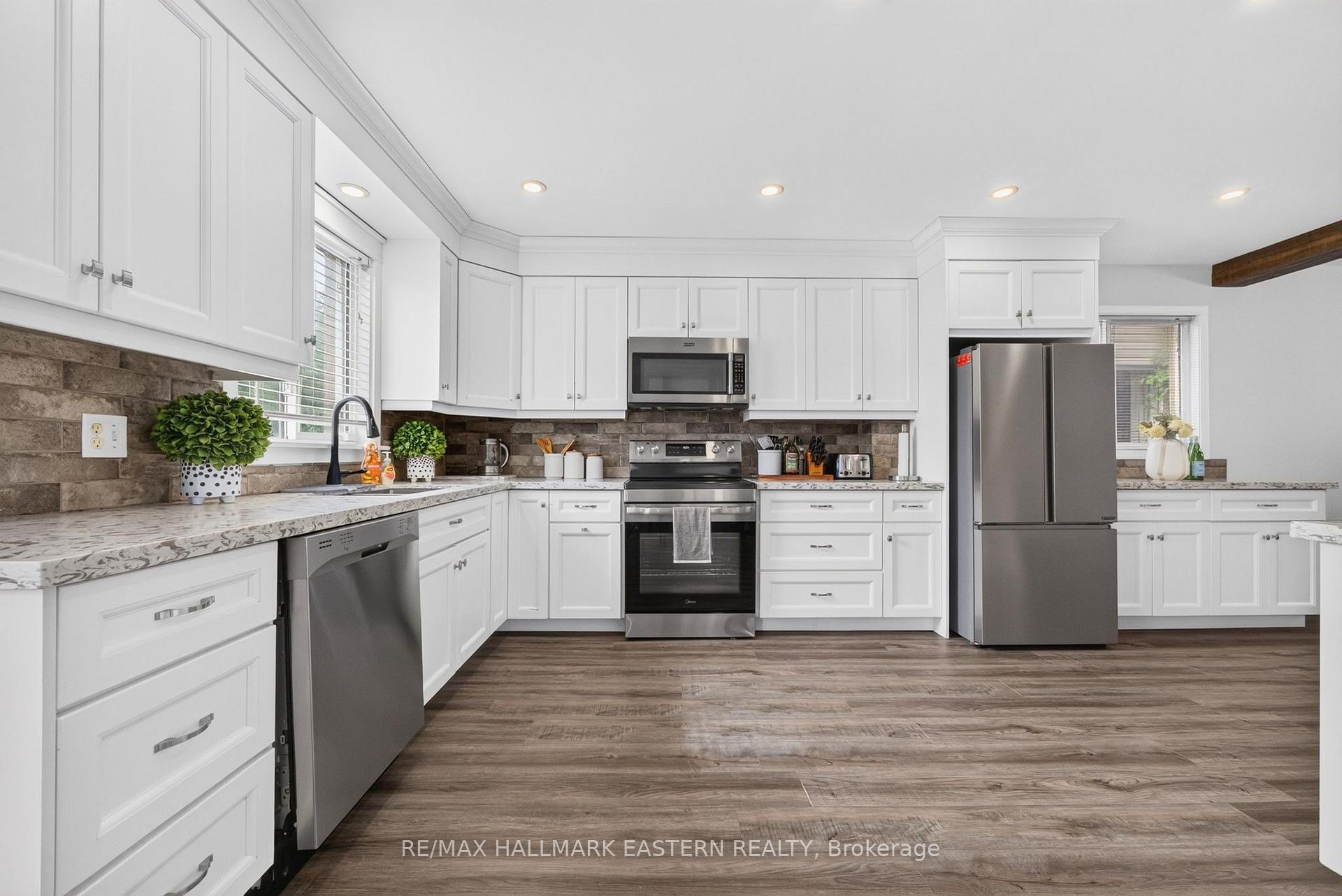 Photo 15 of 25 Edgerton Drive, Clarington, Bowmanville — HOMEH