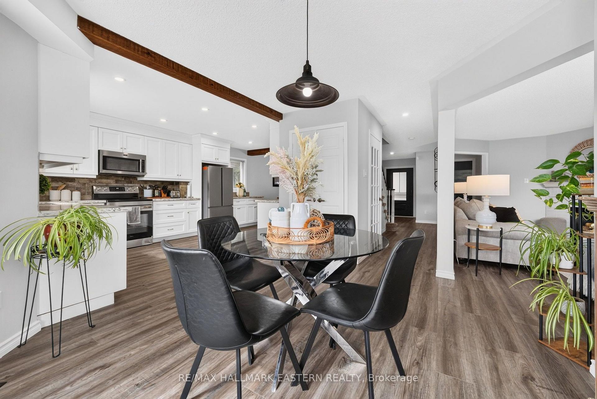Photo 19 of 25 Edgerton Drive, Clarington, Bowmanville — HOMEH