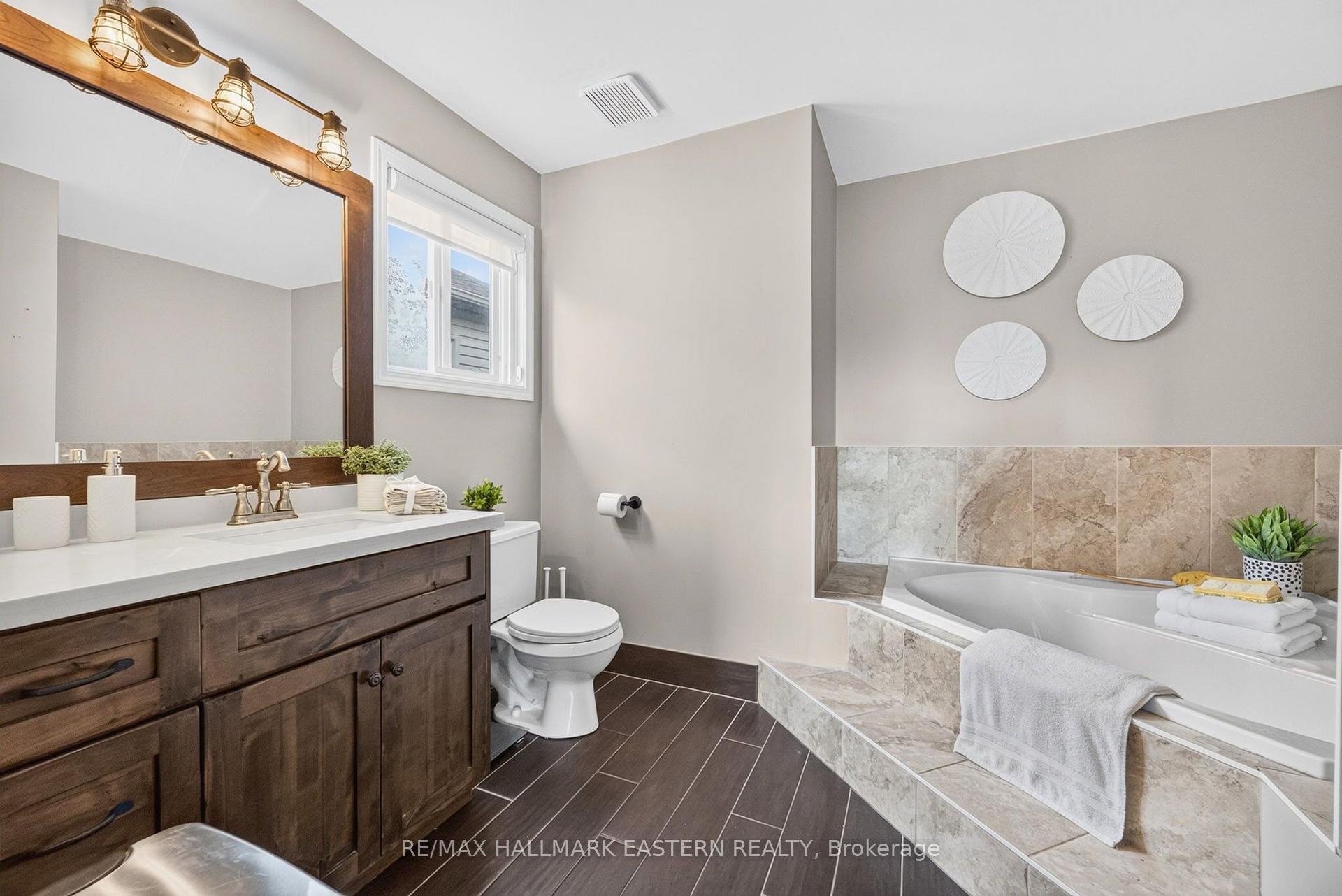 Photo 25 of 25 Edgerton Drive, Clarington, Bowmanville — HOMEH