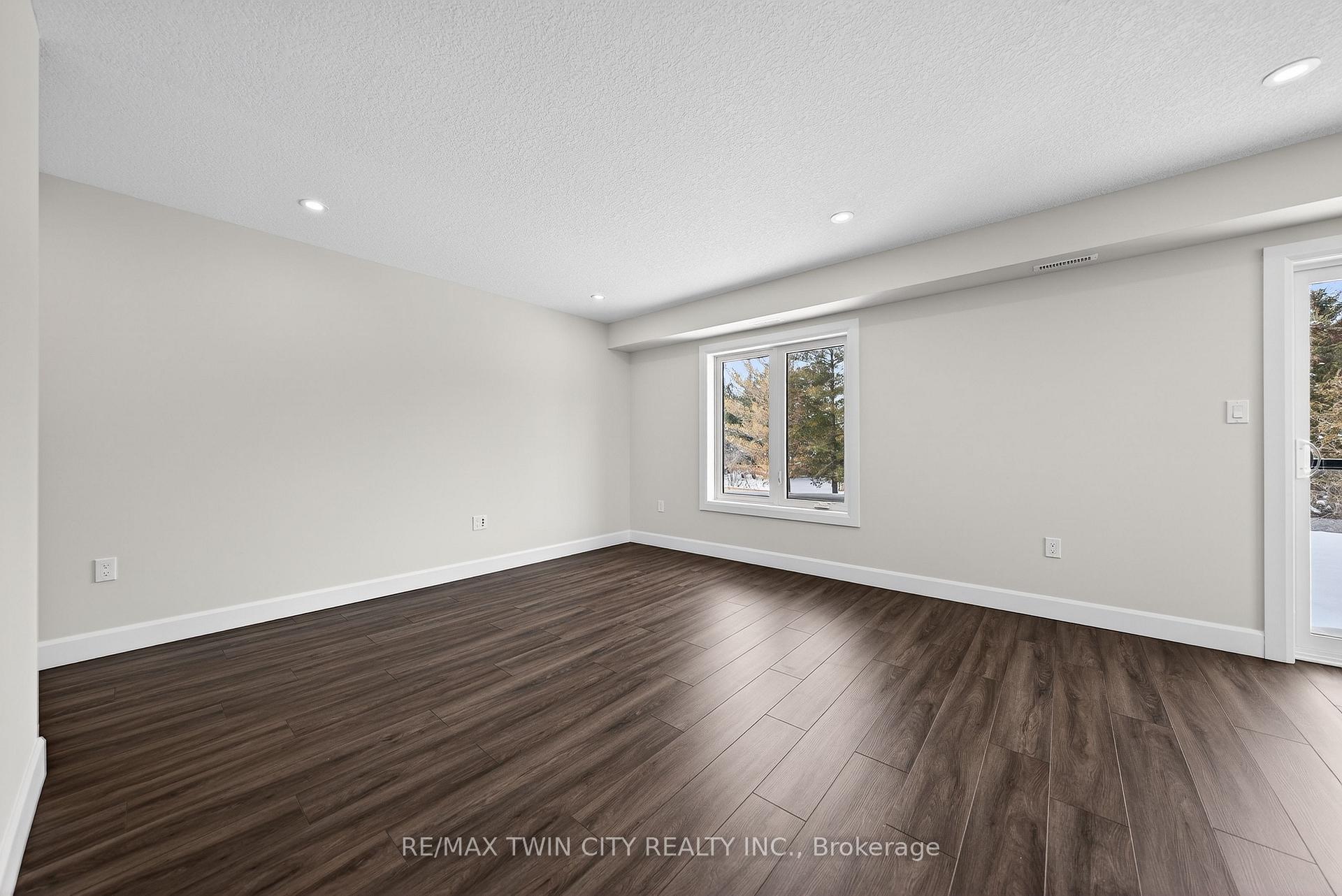 Photo 6 of Unit 49, 3202 Vivian Line, Stratford — HOMEH