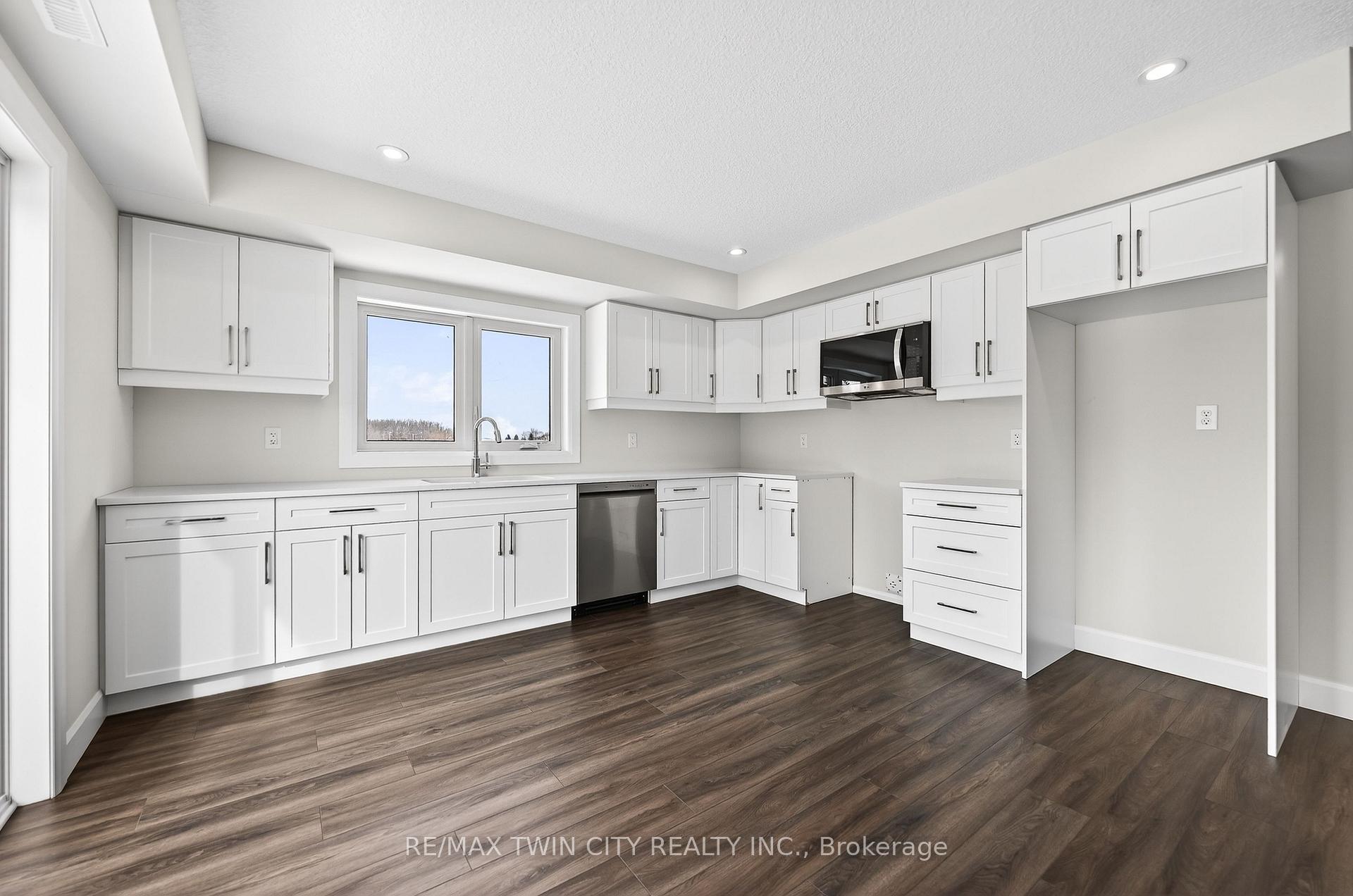 Photo 9 of Unit 49, 3202 Vivian Line, Stratford — HOMEH