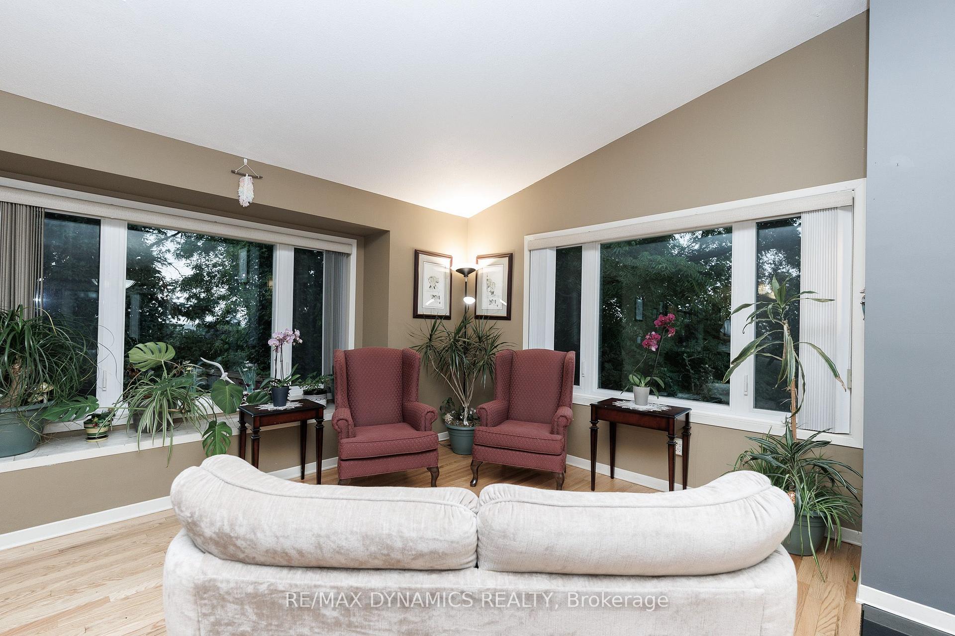 Photo 6 of 53 Mountain Street, St. Catharines, Burleigh Hill — HOMEH