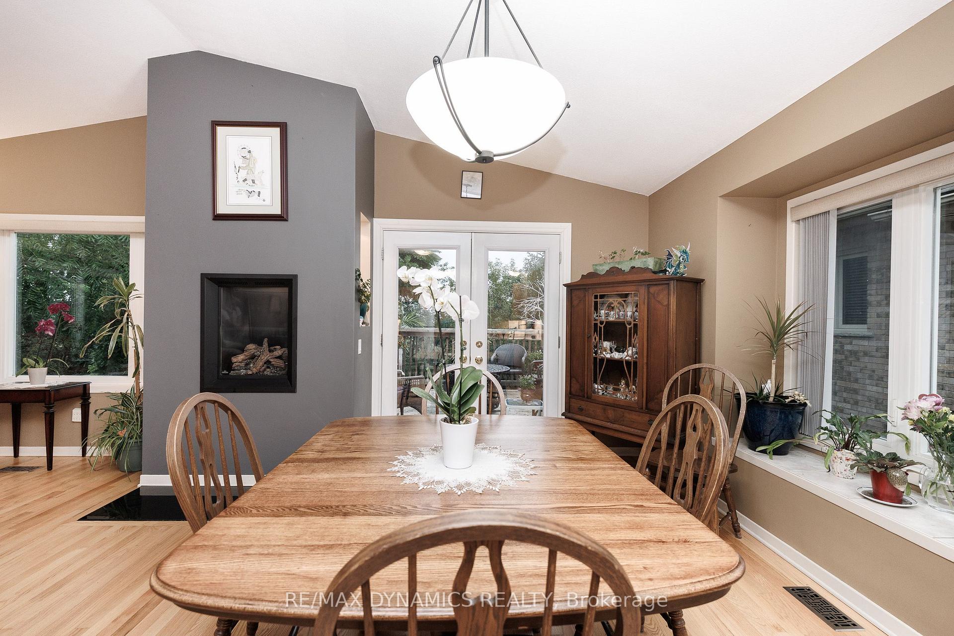 Photo 7 of 53 Mountain Street, St. Catharines, Burleigh Hill — HOMEH