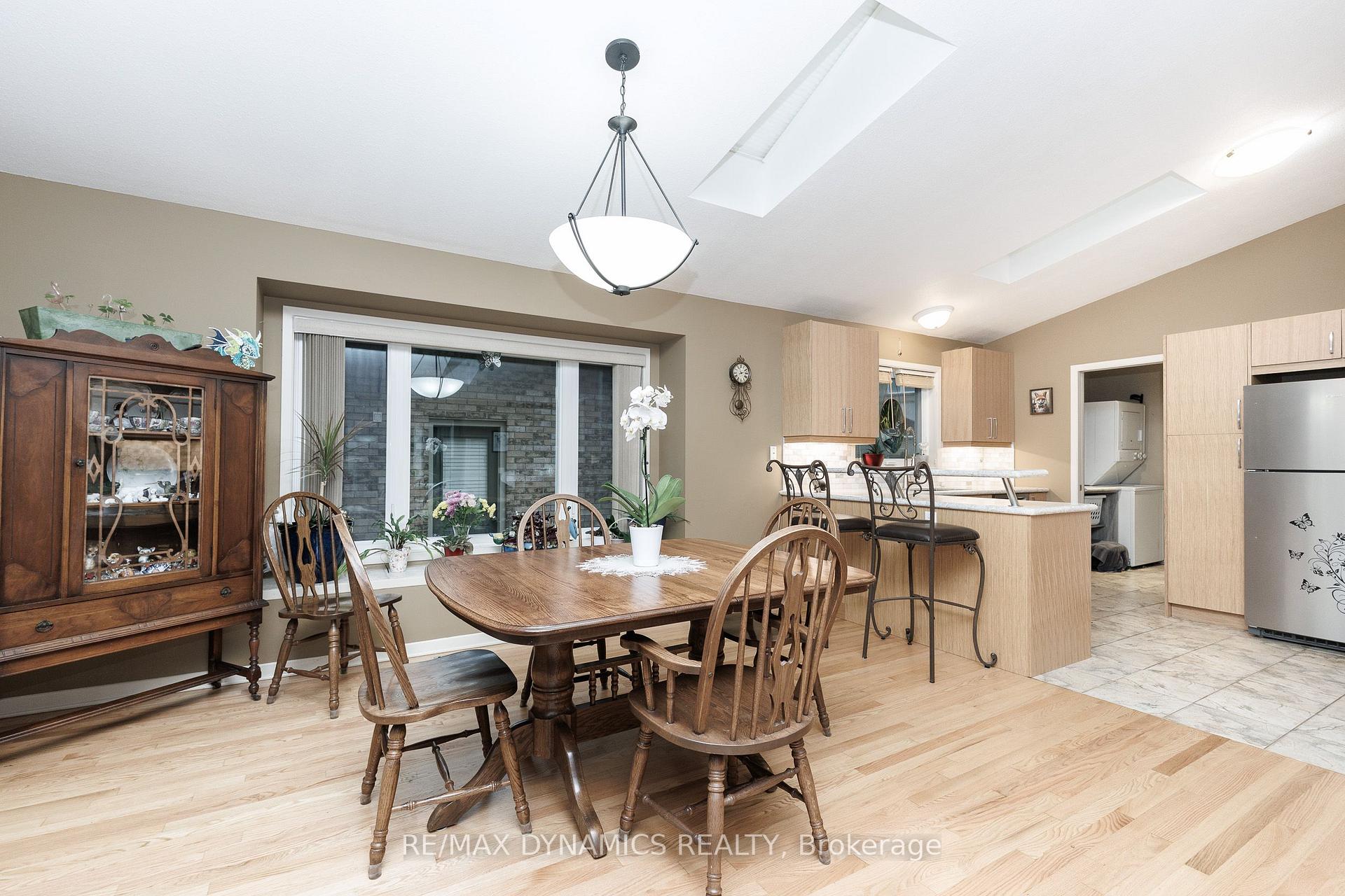 Photo 8 of 53 Mountain Street, St. Catharines, Burleigh Hill — HOMEH