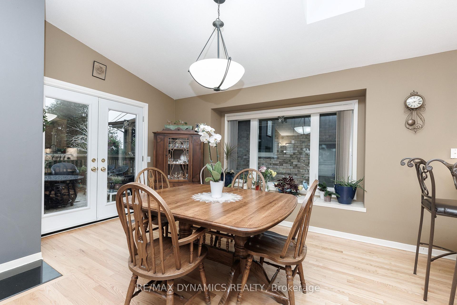 Photo 9 of 53 Mountain Street, St. Catharines, Burleigh Hill — HOMEH