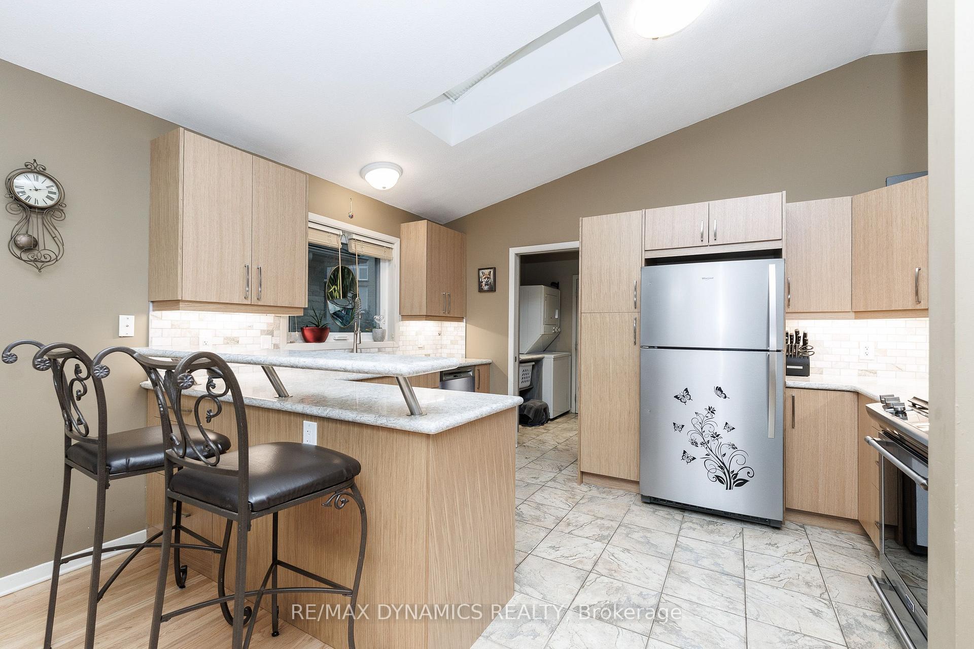 Photo 10 of 53 Mountain Street, St. Catharines, Burleigh Hill — HOMEH