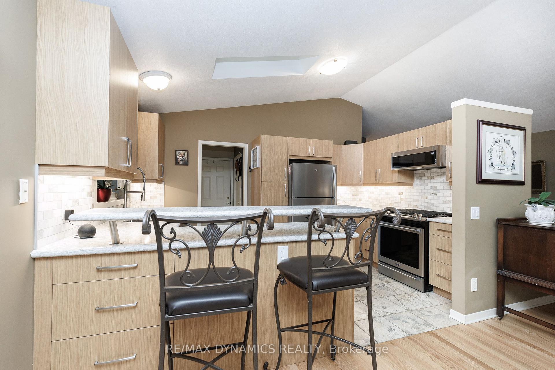 Photo 11 of 53 Mountain Street, St. Catharines, Burleigh Hill — HOMEH