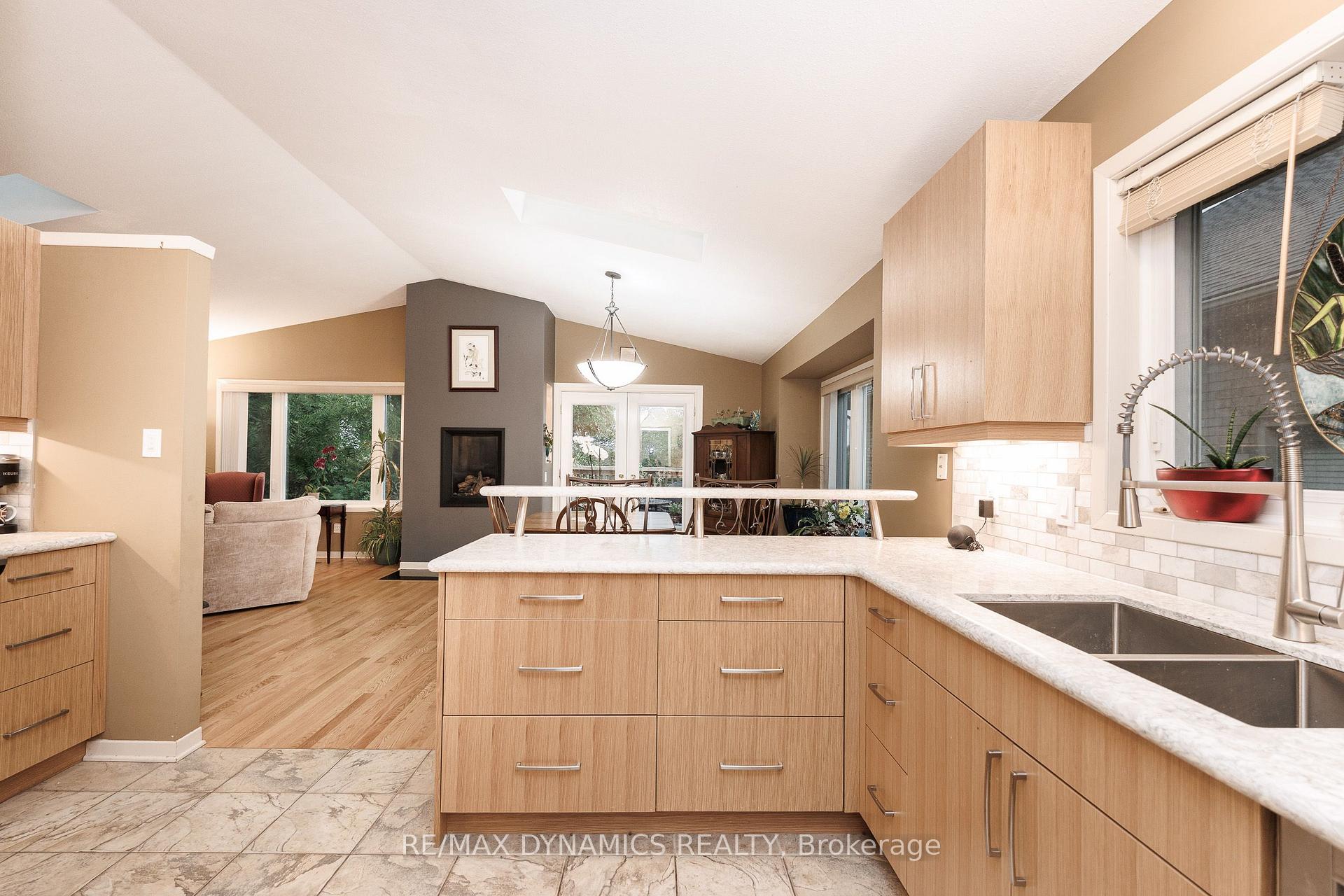 Photo 15 of 53 Mountain Street, St. Catharines, Burleigh Hill — HOMEH