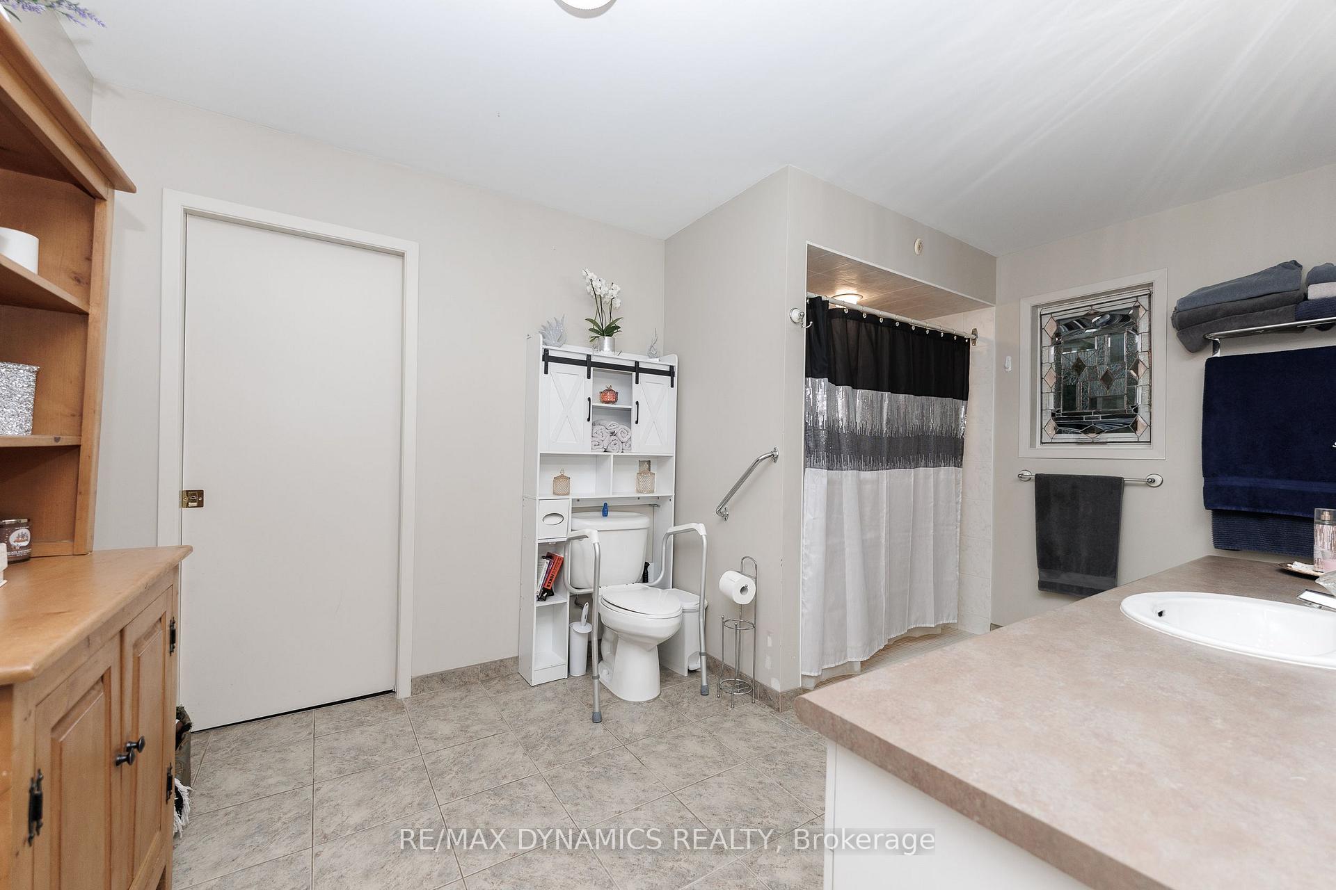 Photo 19 of 53 Mountain Street, St. Catharines, Burleigh Hill — HOMEH