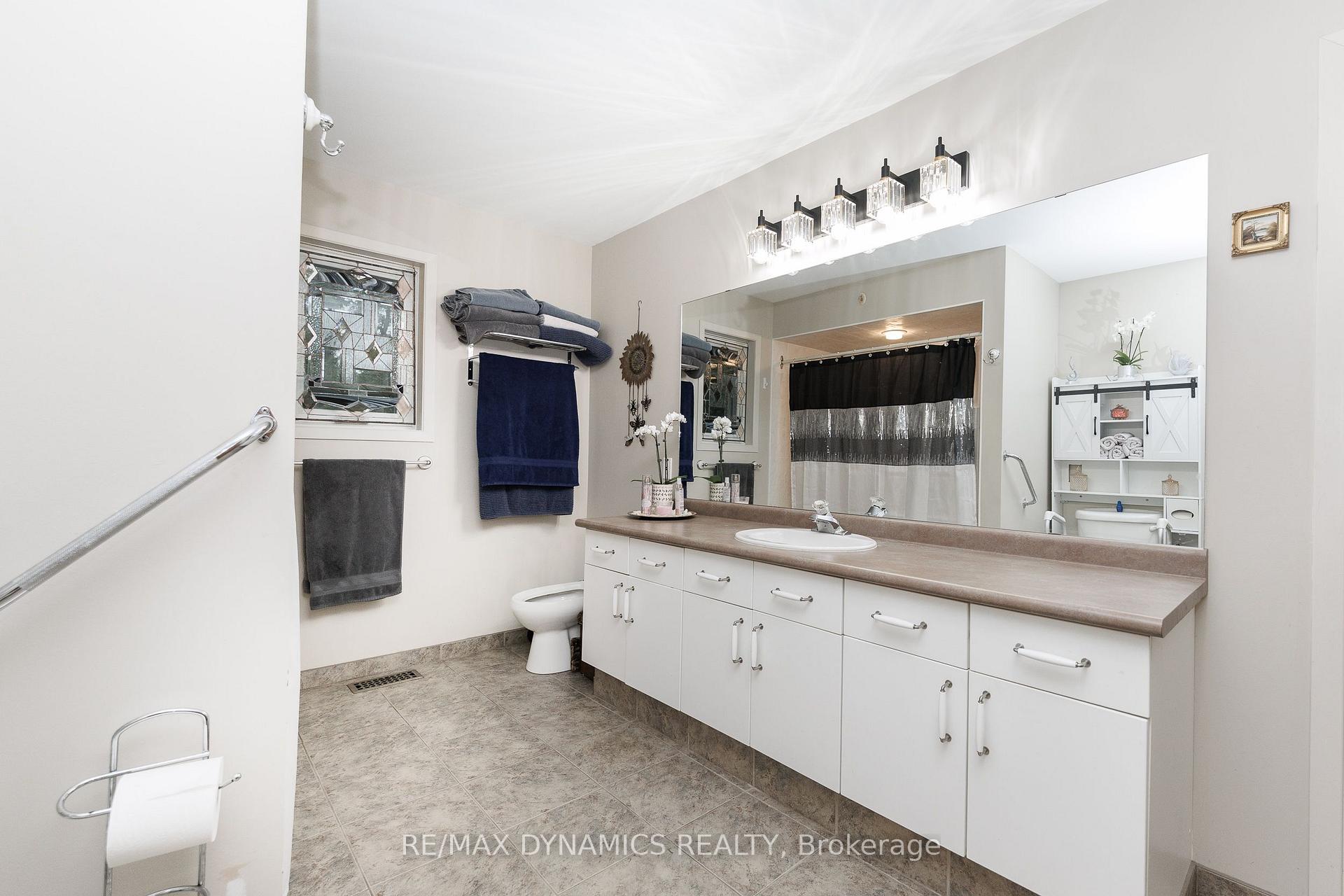 Photo 20 of 53 Mountain Street, St. Catharines, Burleigh Hill — HOMEH