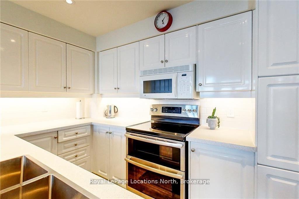 Photo 3 of 872 Suncrest Circle, Collingwood — HOMEH