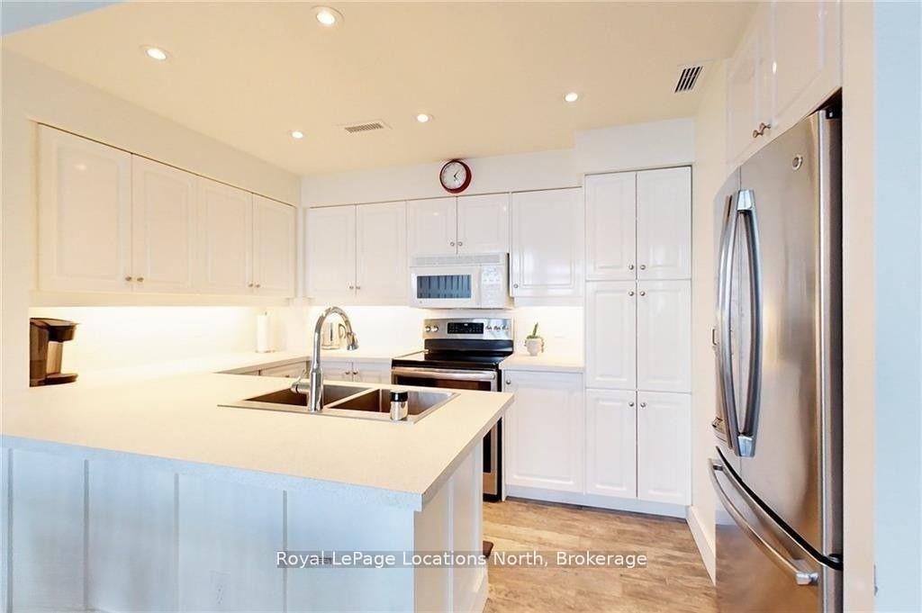 Photo 4 of 872 Suncrest Circle, Collingwood — HOMEH