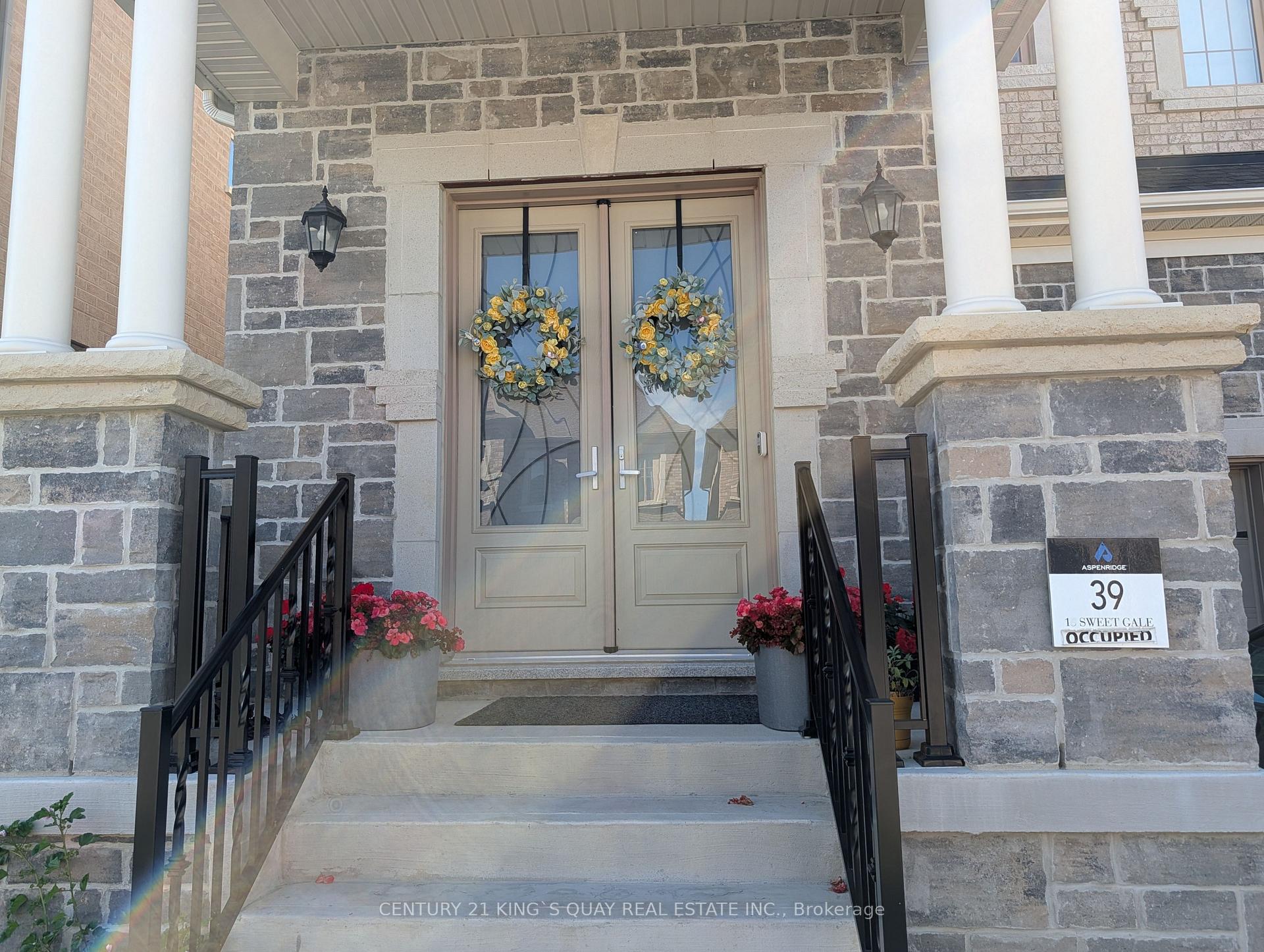 Photo 2 of 16 Sweet Gale Crescent, Richmond Hill, Rural Richmond Hill — HOMEH