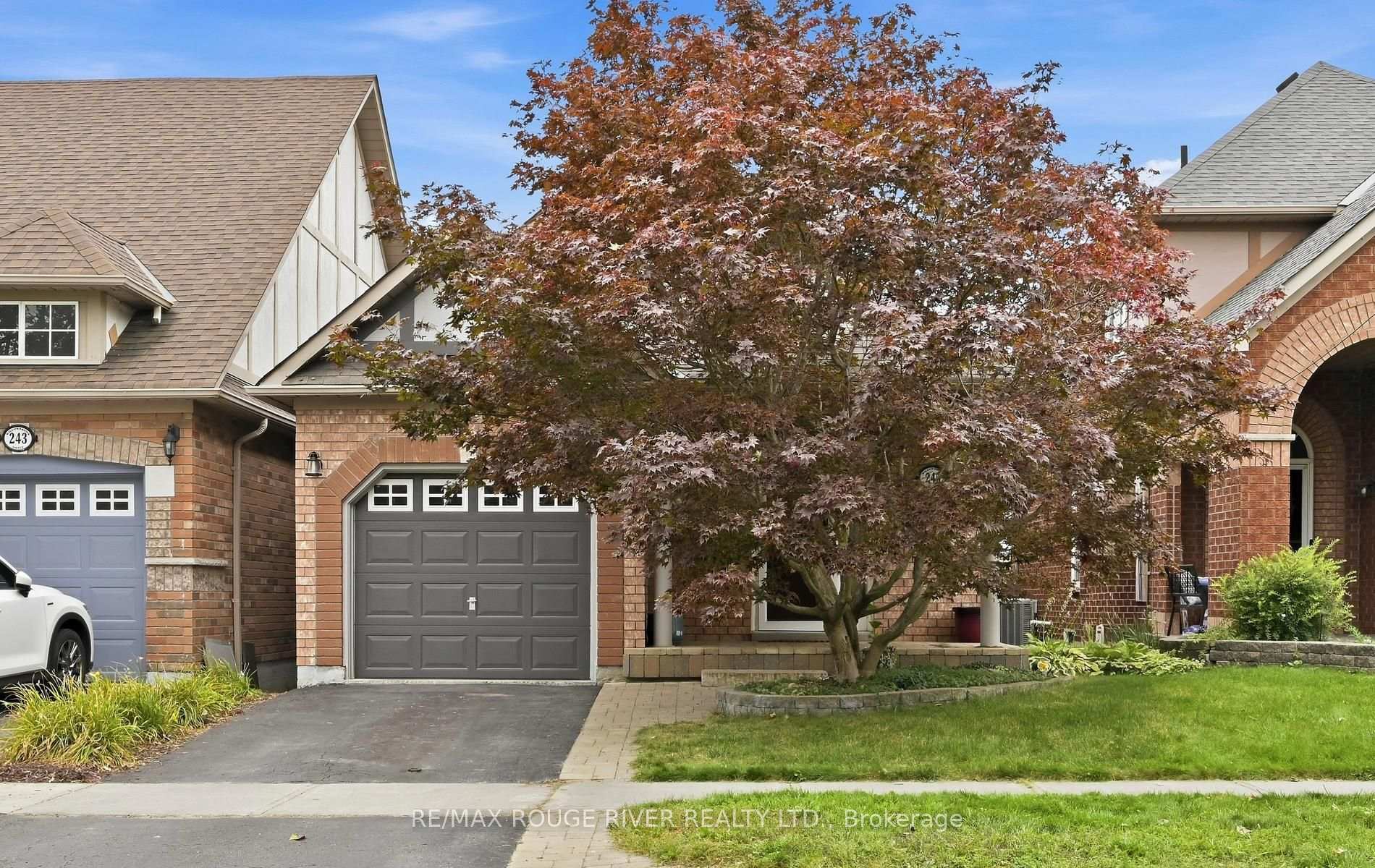 Photo 2 of 245 Willowbrook Drive, Whitby, Pringle Creek — HOMEH