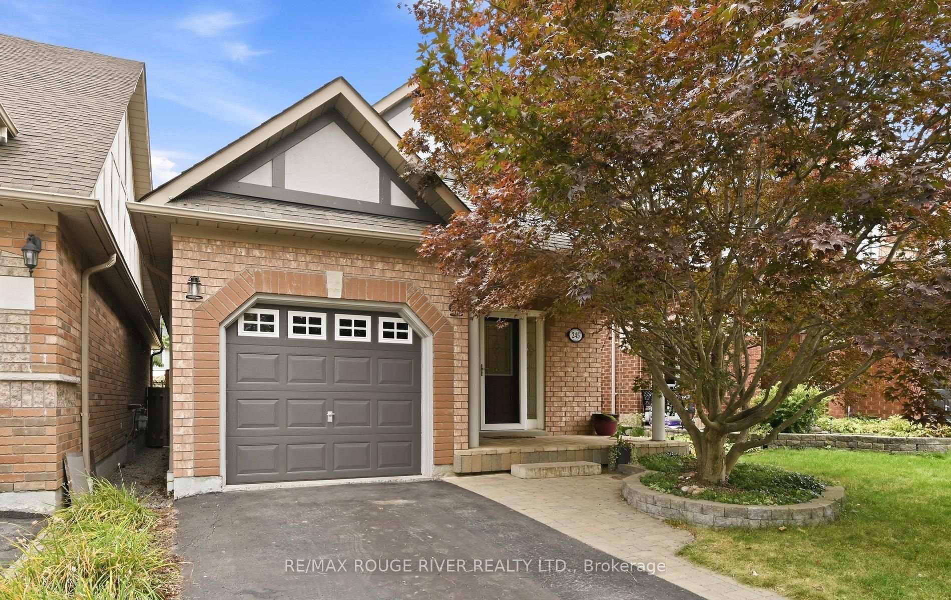 Photo 3 of 245 Willowbrook Drive, Whitby, Pringle Creek — HOMEH
