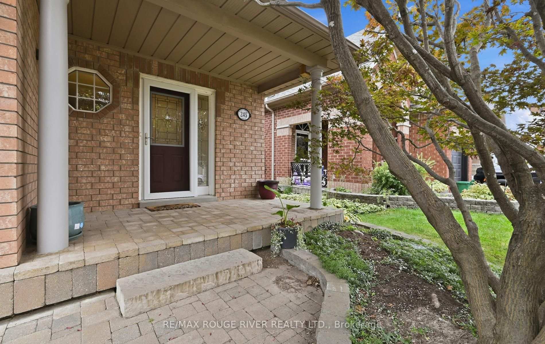 Photo 4 of 245 Willowbrook Drive, Whitby, Pringle Creek — HOMEH