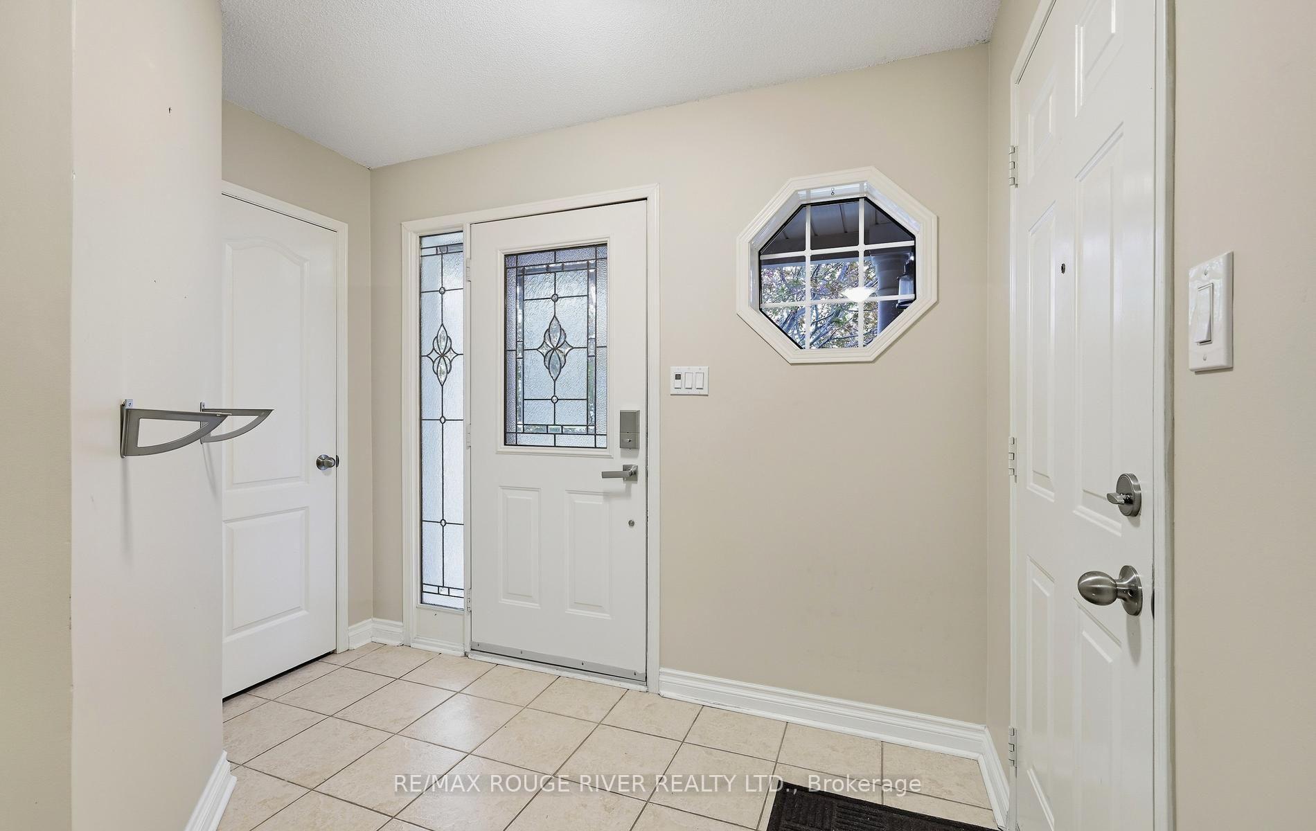 Photo 5 of 245 Willowbrook Drive, Whitby, Pringle Creek — HOMEH