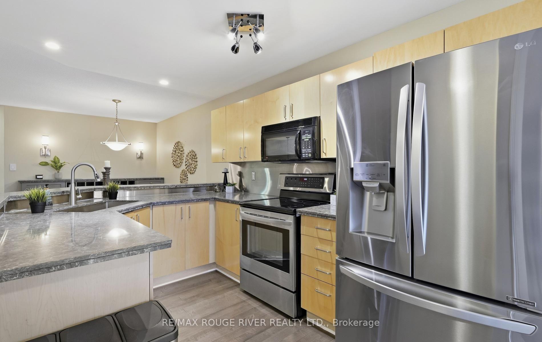 Photo 15 of 245 Willowbrook Drive, Whitby, Pringle Creek — HOMEH