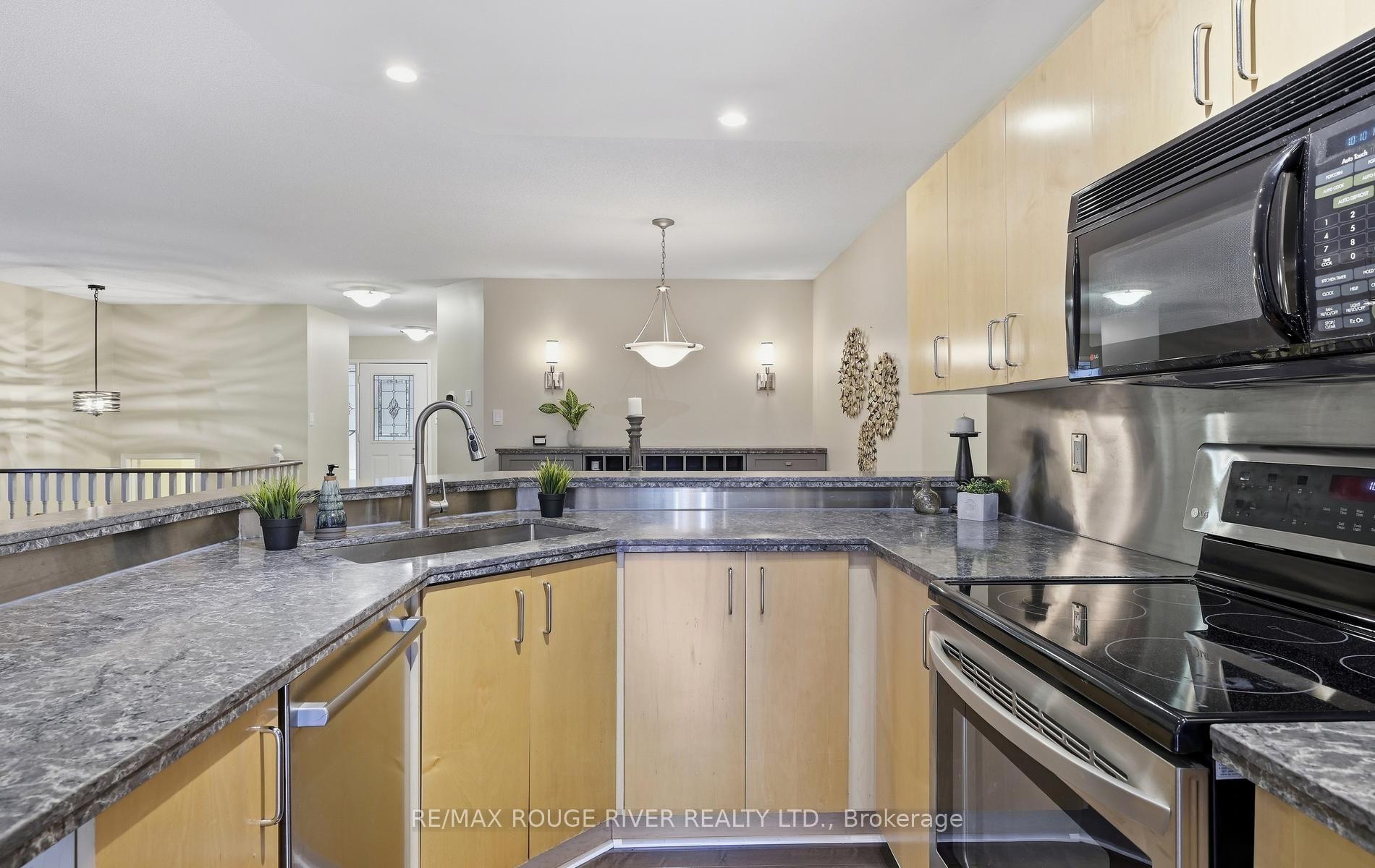 Photo 16 of 245 Willowbrook Drive, Whitby, Pringle Creek — HOMEH