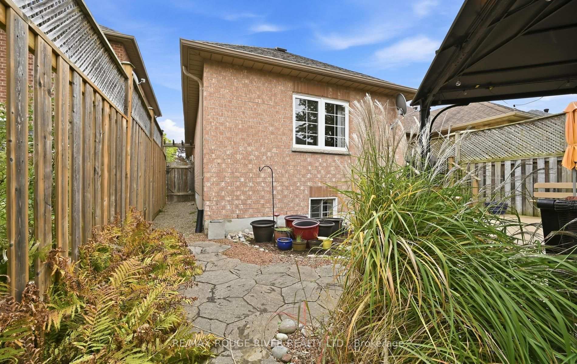 Photo 38 of 245 Willowbrook Drive, Whitby, Pringle Creek — HOMEH