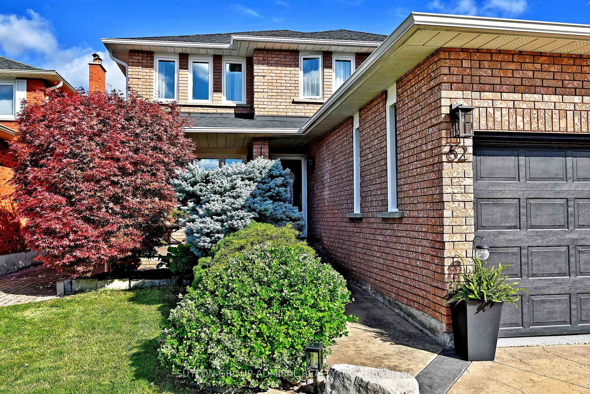 Photo 2 of 62 Castlehill Road, Vaughan, Maple — HOMEH