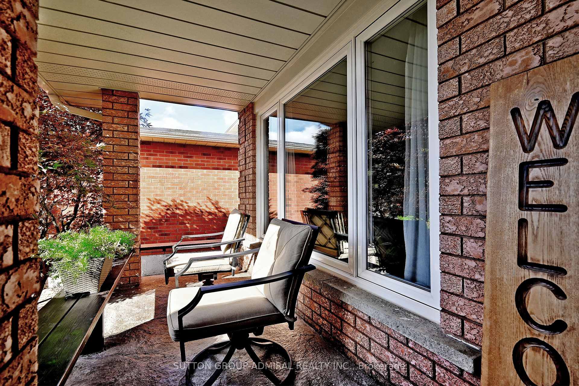 Photo 4 of 62 Castlehill Road, Vaughan, Maple — HOMEH