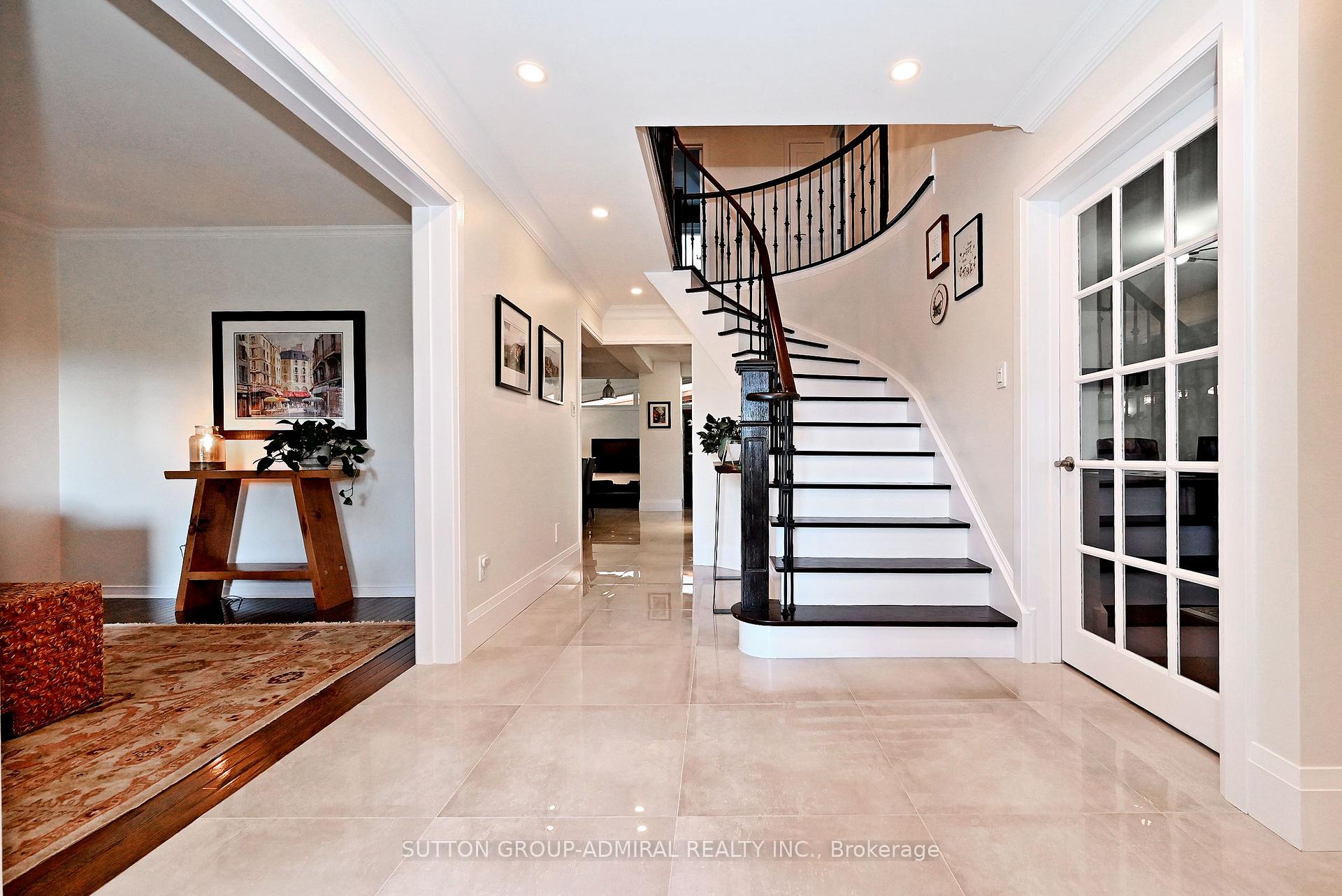 Photo 5 of 62 Castlehill Road, Vaughan, Maple — HOMEH